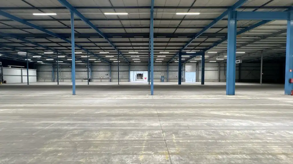 Logistieke loods met laadkades te huur nabij E19 in Kontich foto 7