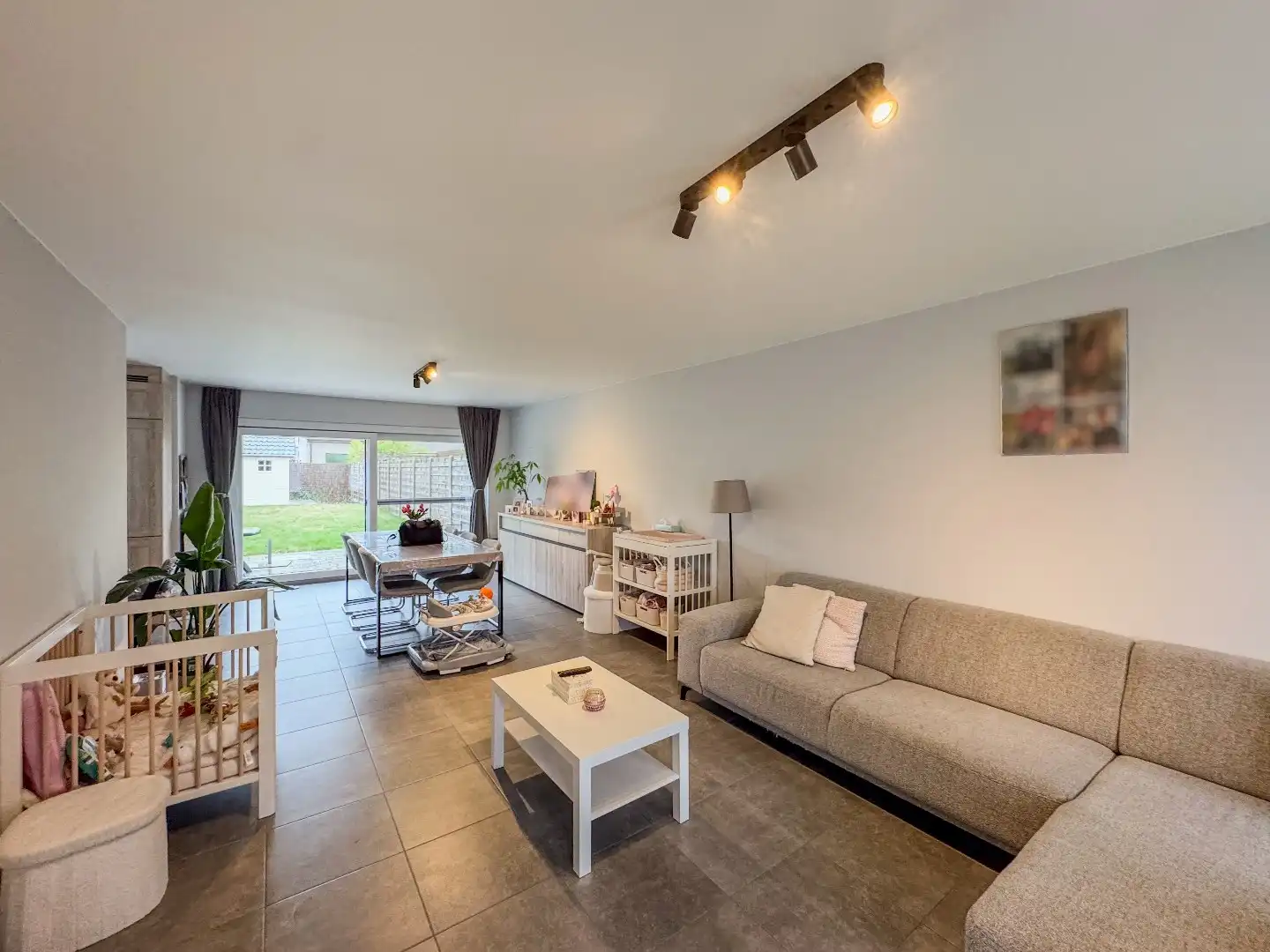 Recente en energiezuinige woning met 3 slaapkamers en tuin. foto 2