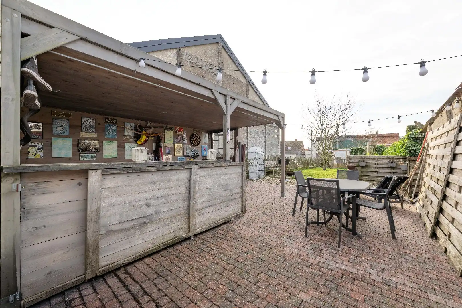 GROTENDEELS GERENOVEERDE GEZINSWONING 2006 MET 3 SLPKS EN TUIN foto 19