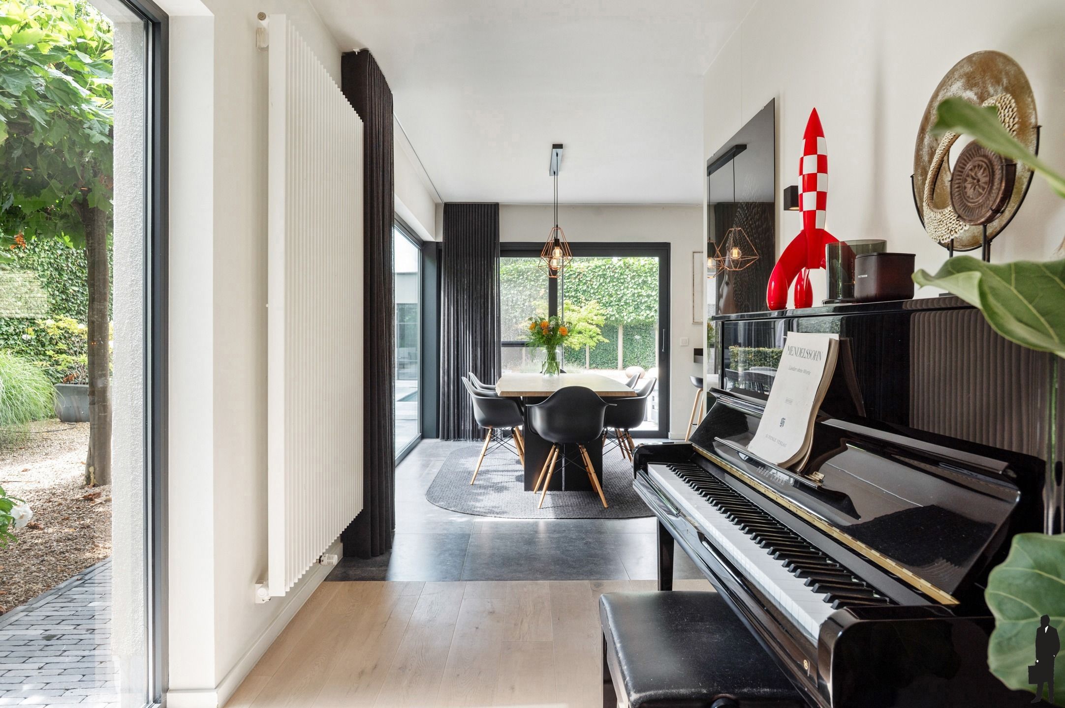 Prachtige familie villa op toplocatie met zwembad en ZW tuin foto 11