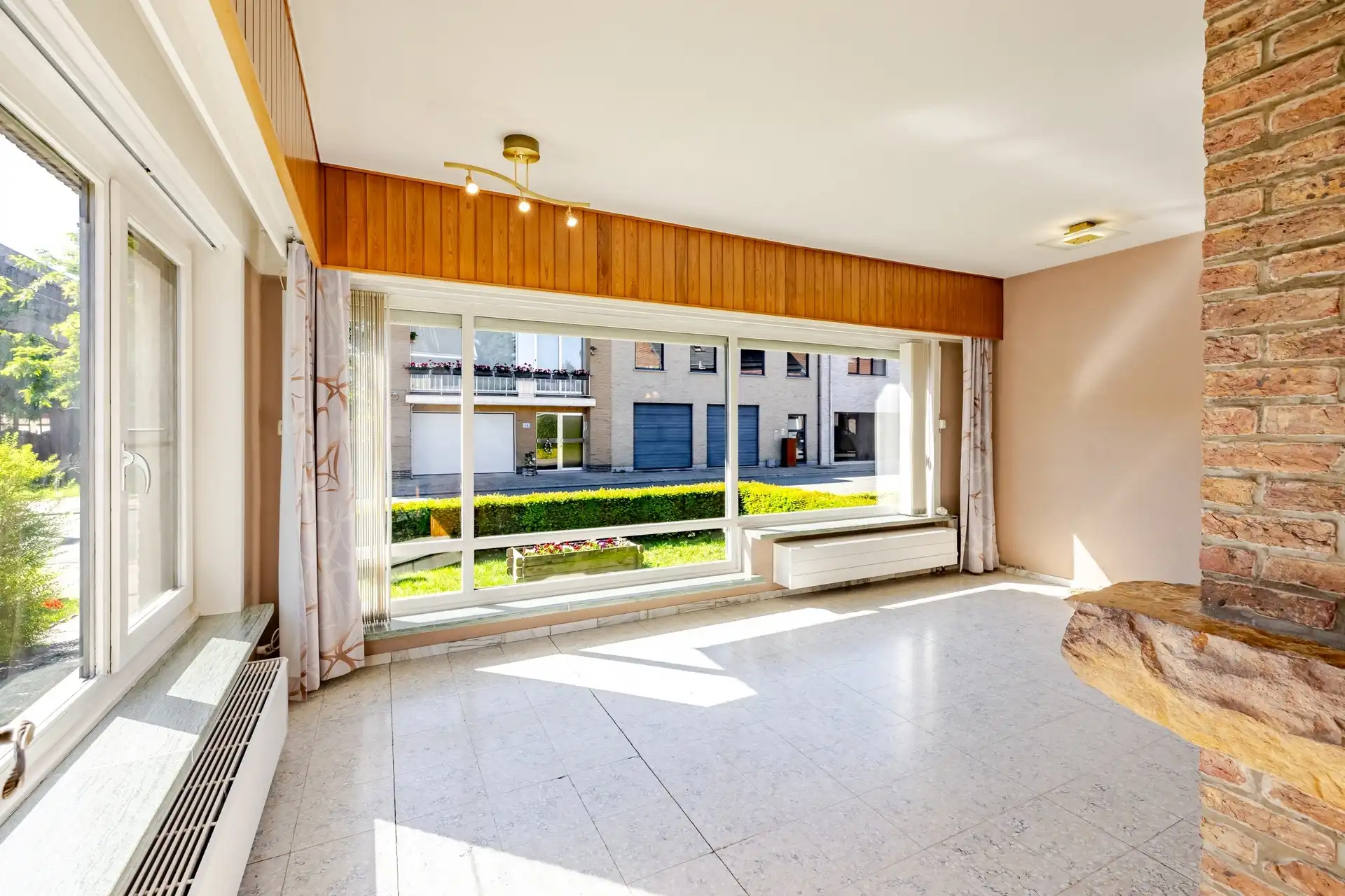 Ruime, solide te renoveren woning met 4 tot 5 slaapkamers en tuin foto 4