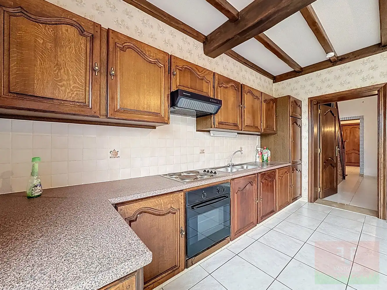 Ruime eengezinswoning met 4 slaapkamers, garage en mooie tuin foto 9