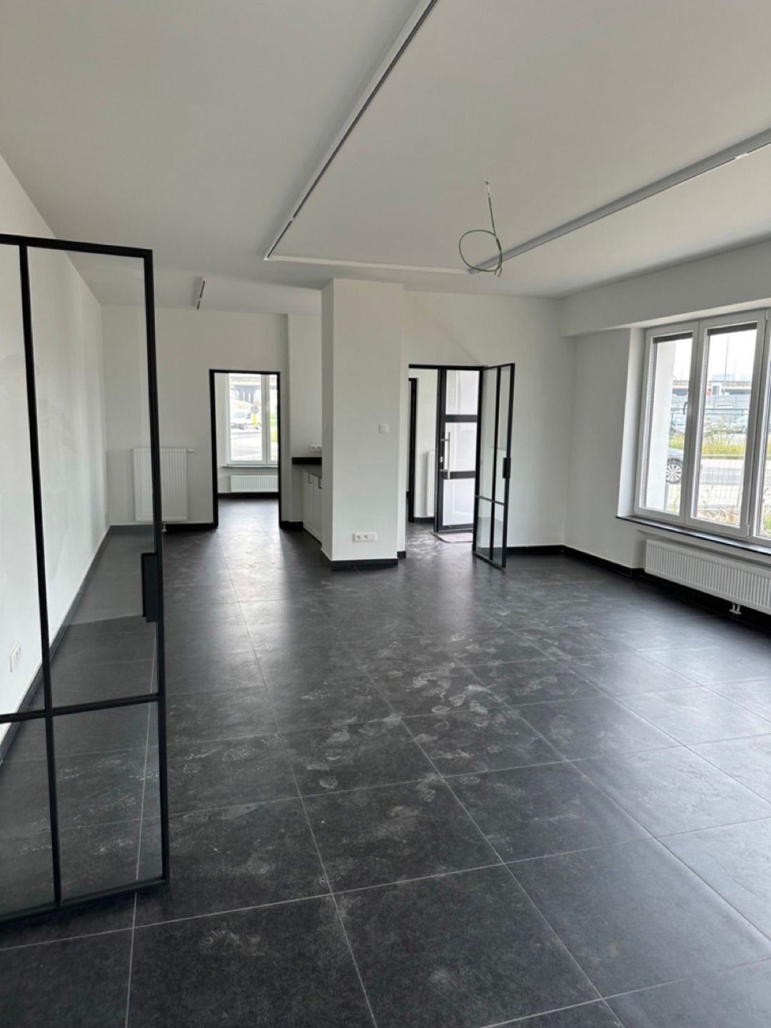 TE KOOP Kantoor met duplex appartement foto 3