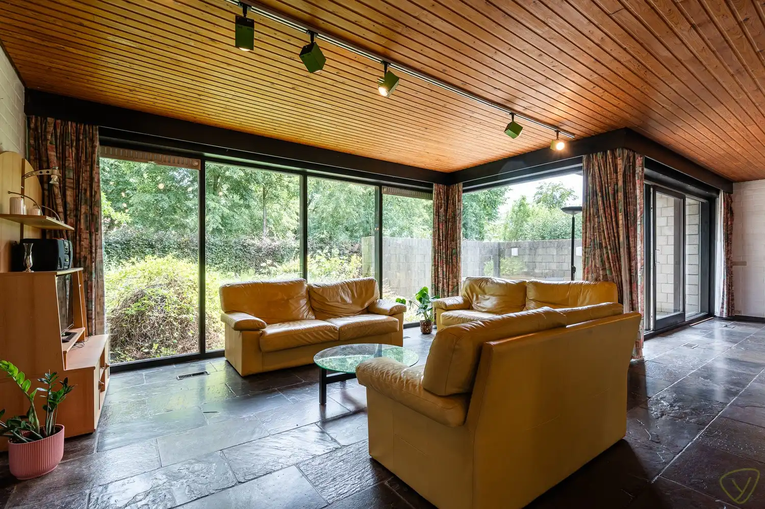 Modernistische villa met praktijkruimte en zuidwestgerichte tuin op riant perceel in Lembeke foto 5