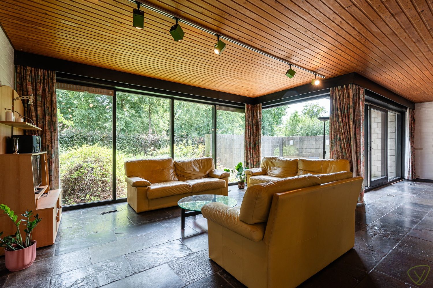 Modernistische villa met praktijkruimte en zuidwestgerichte tuin op riant perceel in Lembeke foto 5