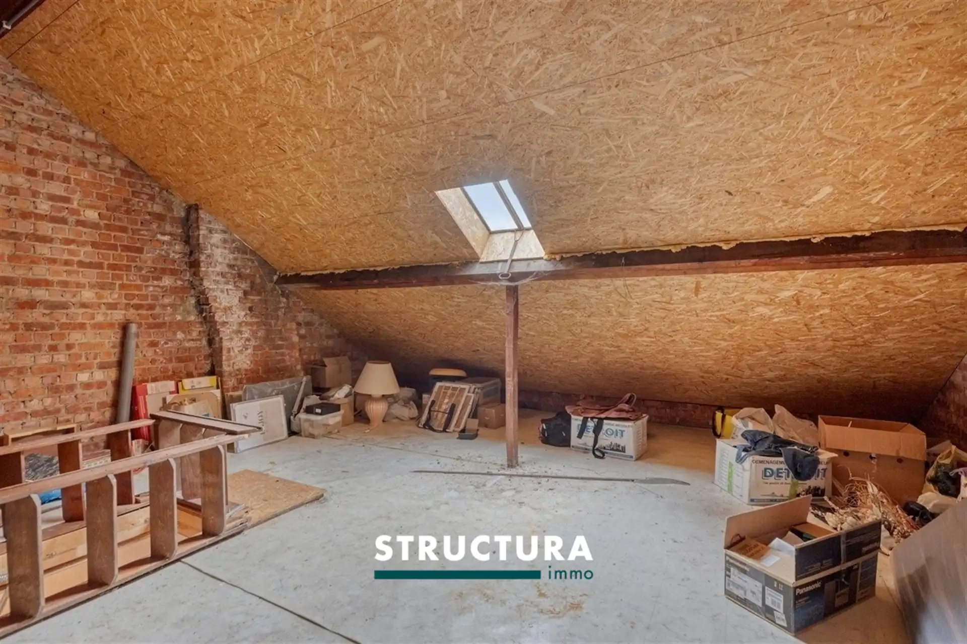 Instapklare gezinswoning met garage en tuin foto 18