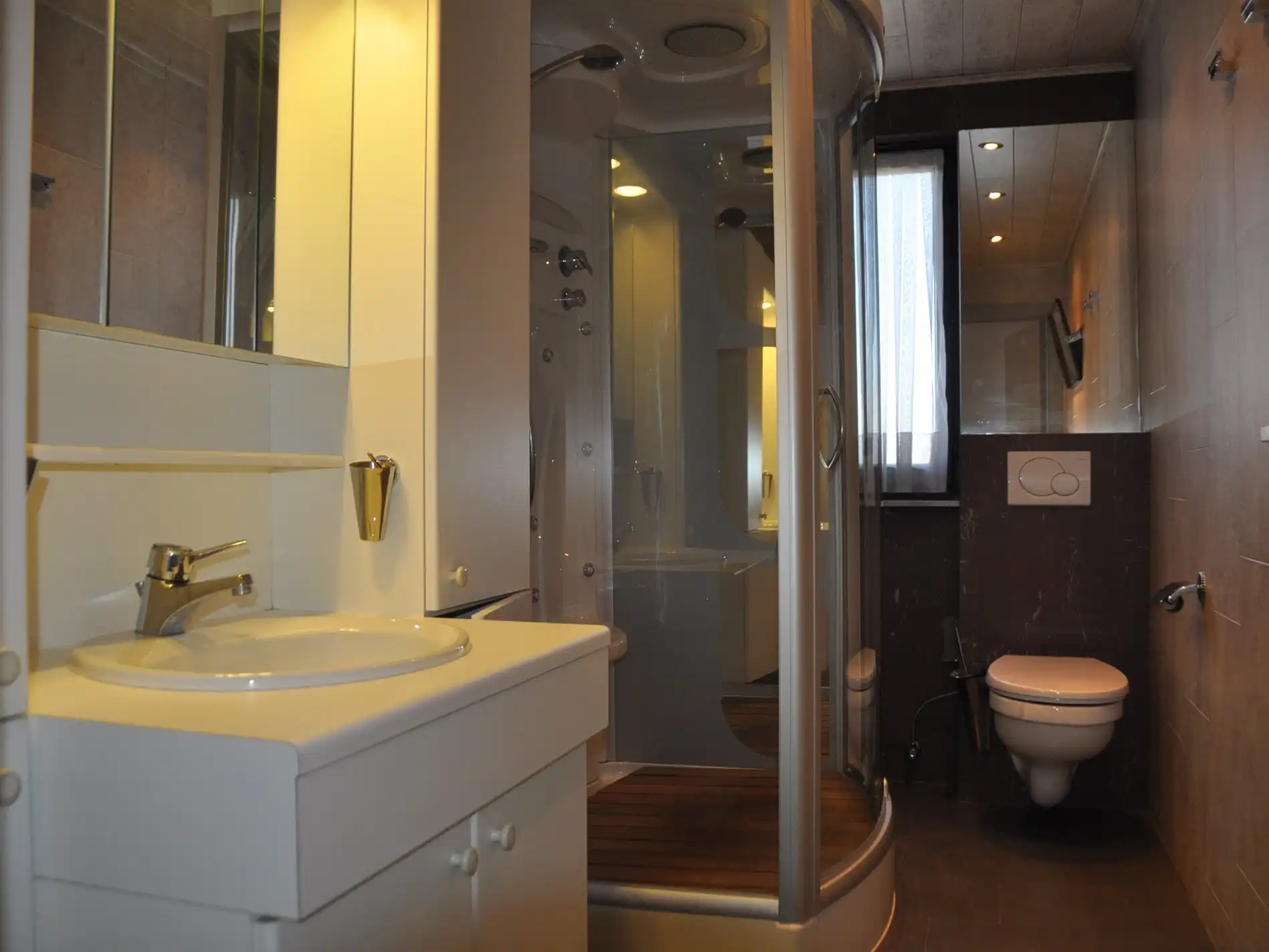 Appartement met 2 slaapkamers, terras en staanplaats foto 6