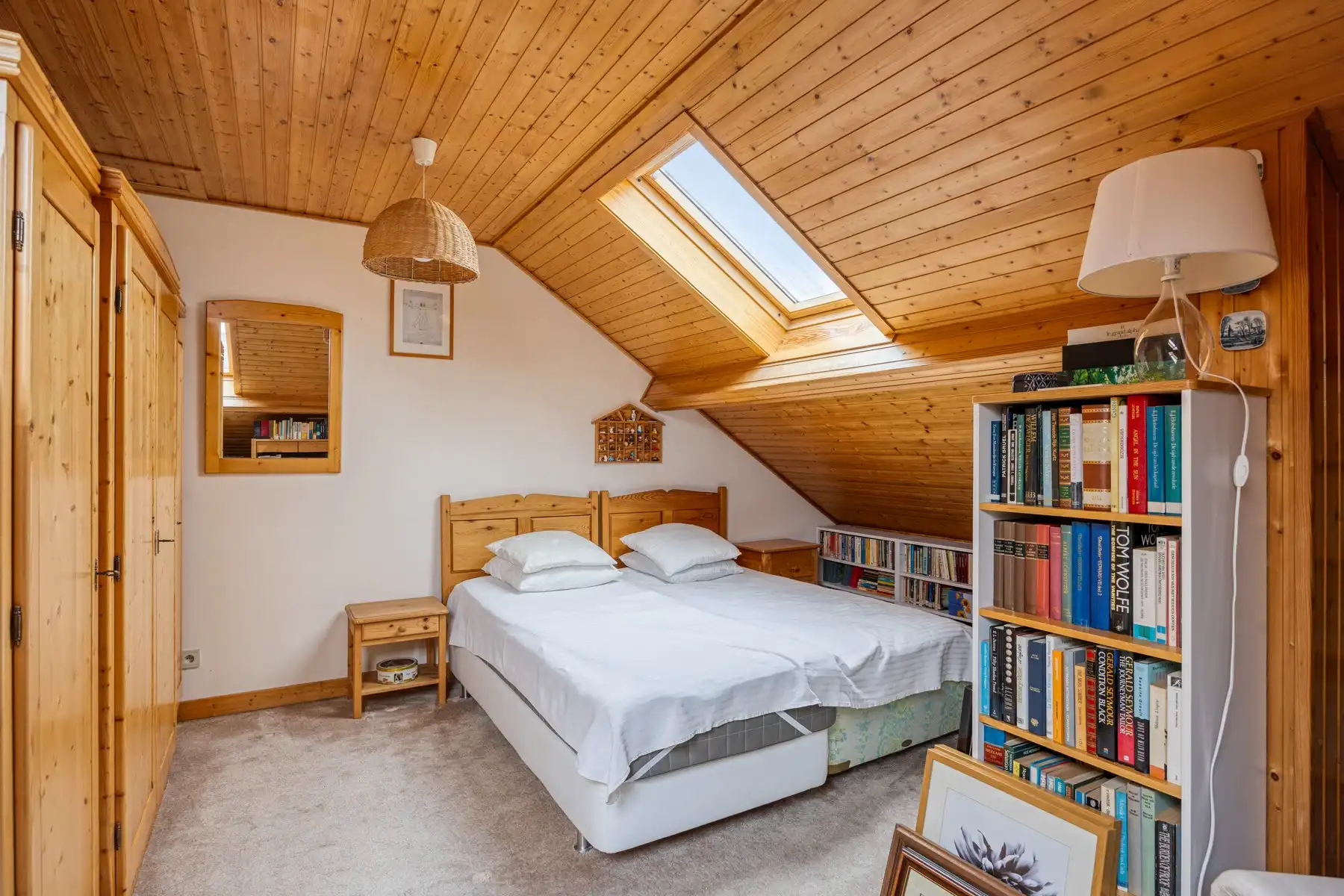 Cosy gezinswoning met 4 slaapkamers, garage en tuin - NATO op 10 min. foto 28