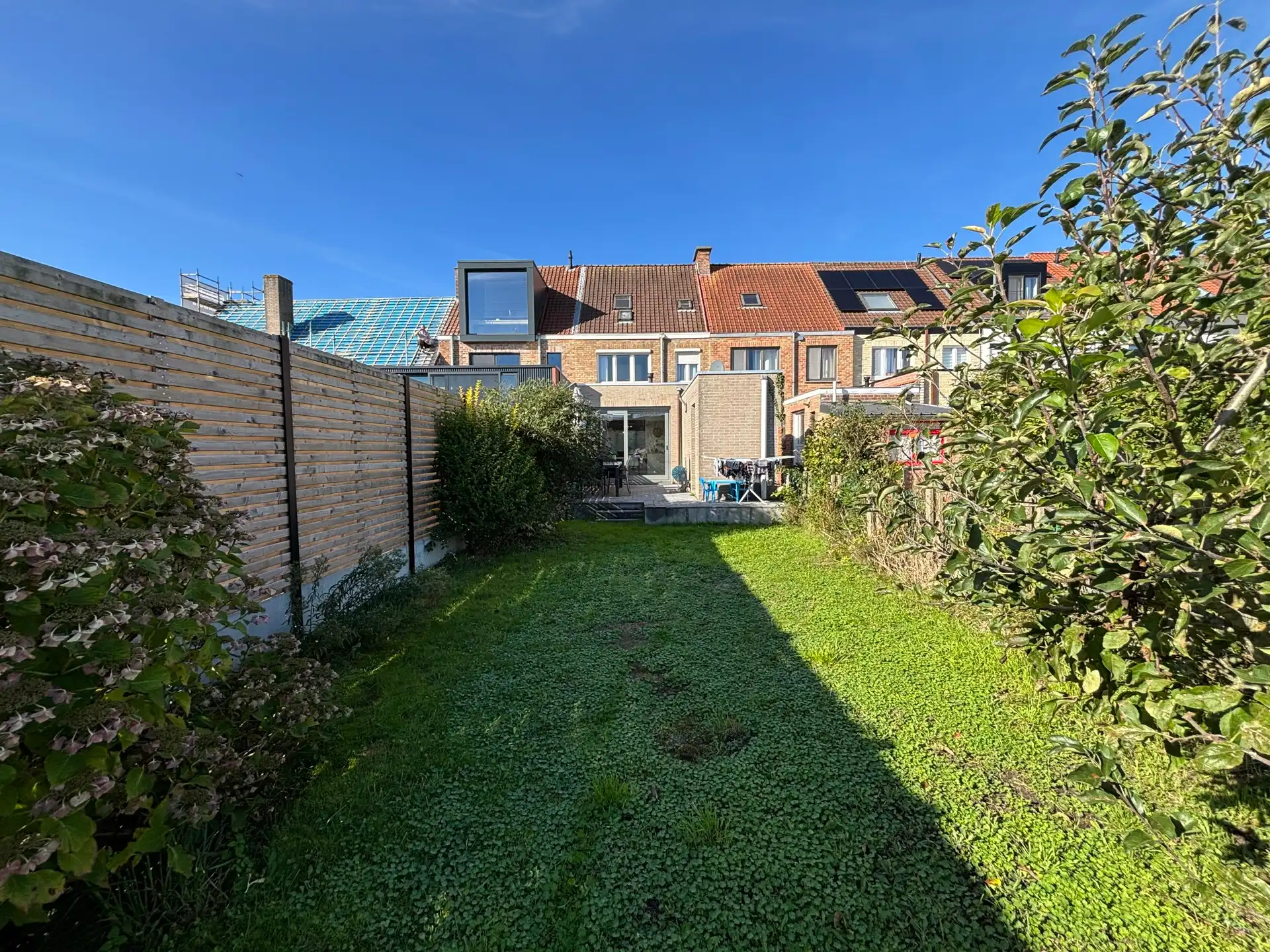 INSTAPKLARE WONING MET 4 SLAAPKAMERS EN TUIN TE SINT-KRUIS! foto {{pictureIndex}}