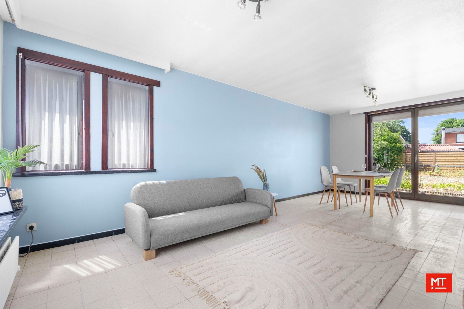 Bod welkom - Ruime halfopen woning met 4 slaapkamers, tuin en garage in een rustige en kindvriendelijke wijk foto 2