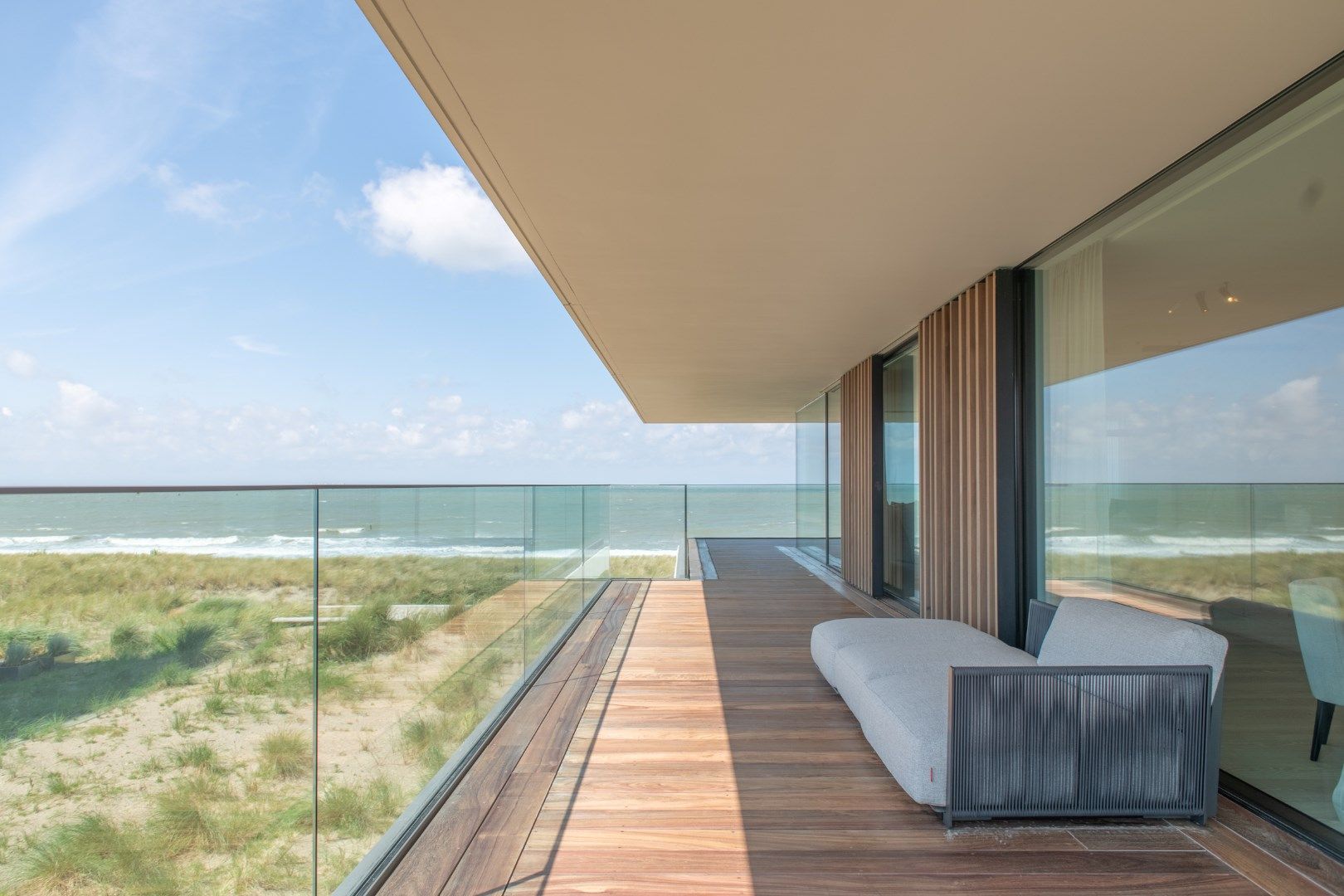 Uiterst smaakvol en top-notch afgewerkt appartement met panoramische zeezichten te Cadzand foto 5