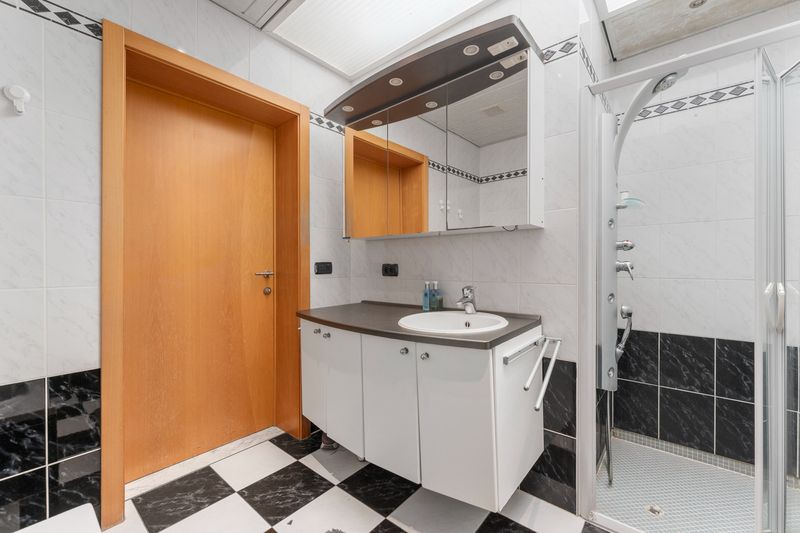 Roeselare : Instapklare, gerenoveerde rijwoning in hartje Roeselare! foto 9