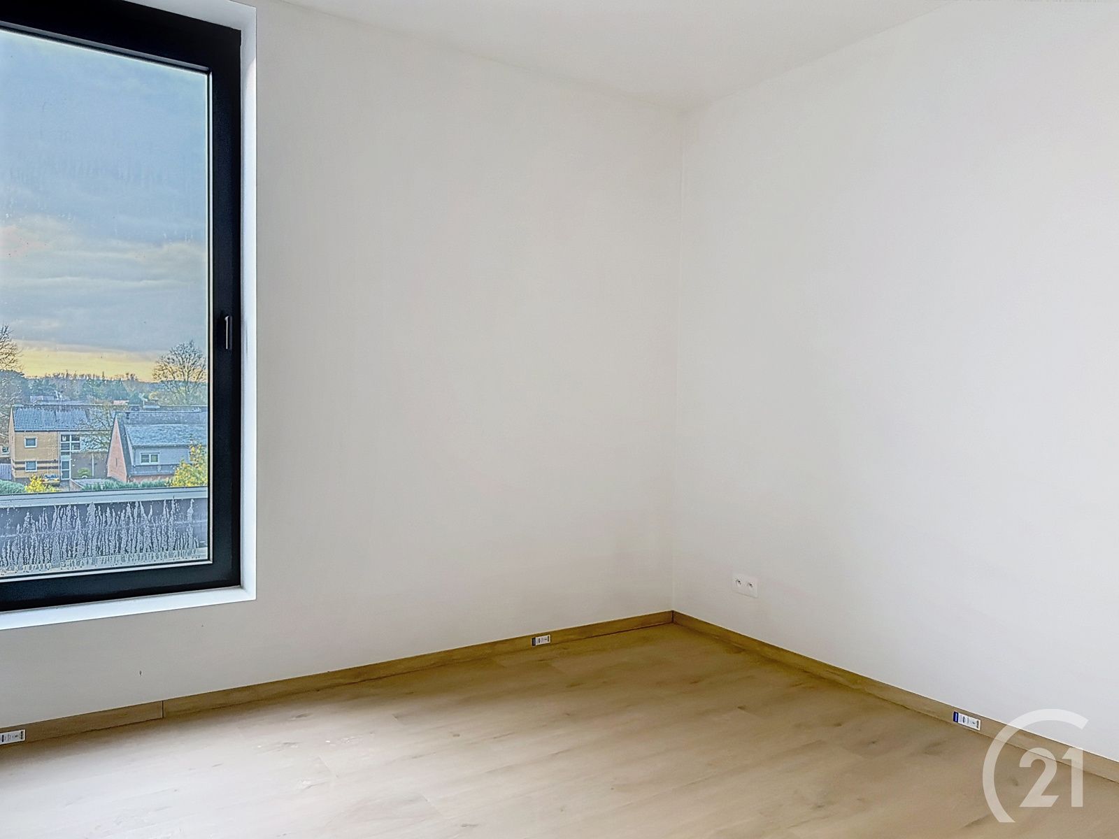 Prachtige nieuwbouwwoning in heel rustige straat te koop! foto 10