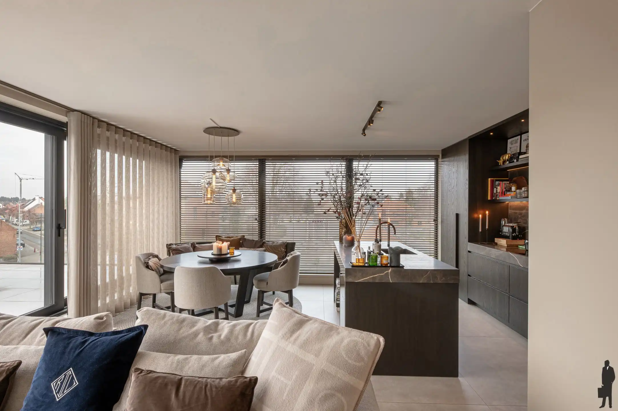 Zeer luxe afgewerkt nieuwbouw appartement van ca. 110 m² met uitzonderlijk ruim ZW-terras van ca. 70 m² in het centrum van Hoogstraten! foto 14