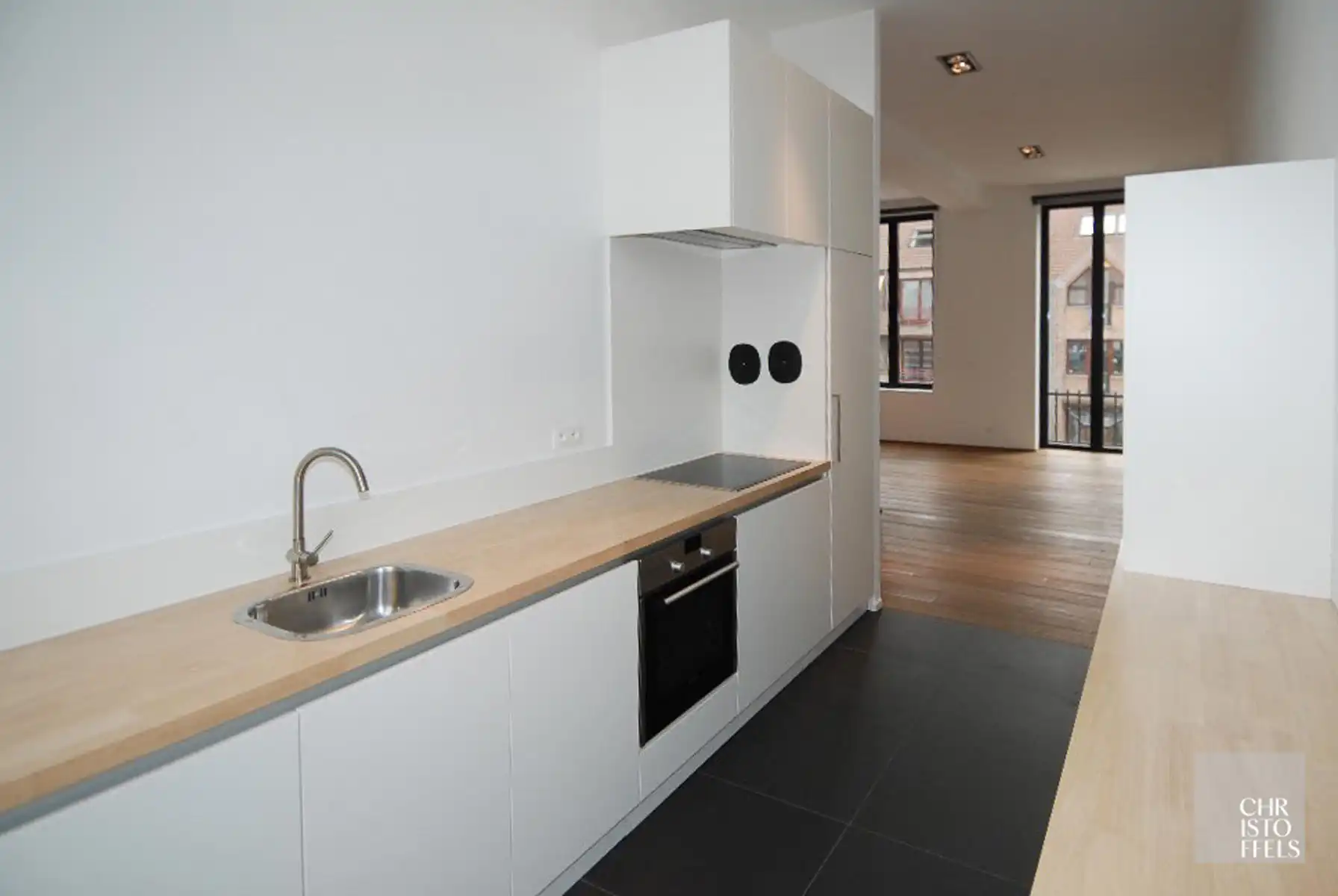 Herenhuis met commerciële ruimte (107m²) en woonst (200m²)! foto 14