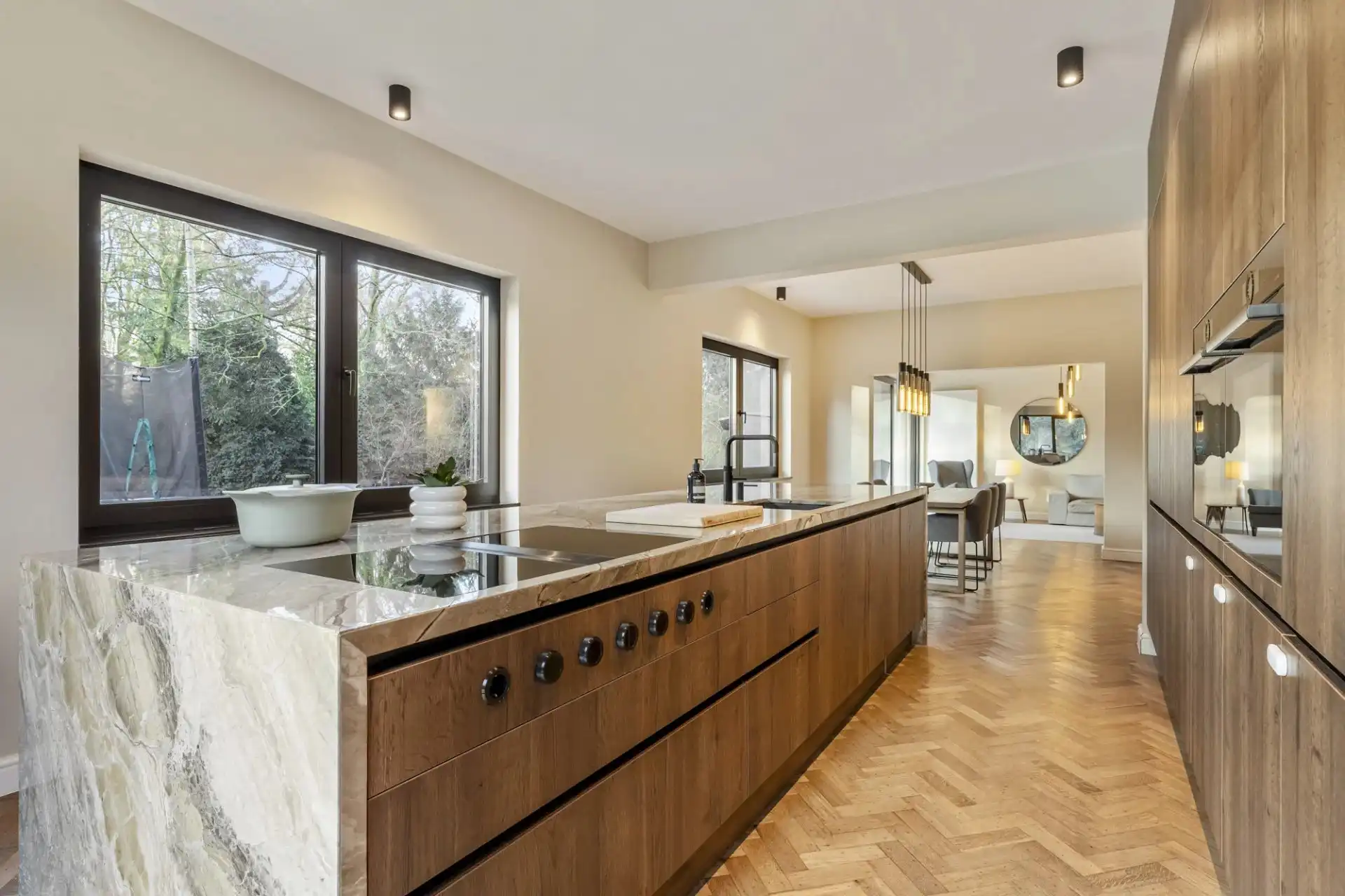 Karaktervolle ingenieurswoning op riant perceel foto 8