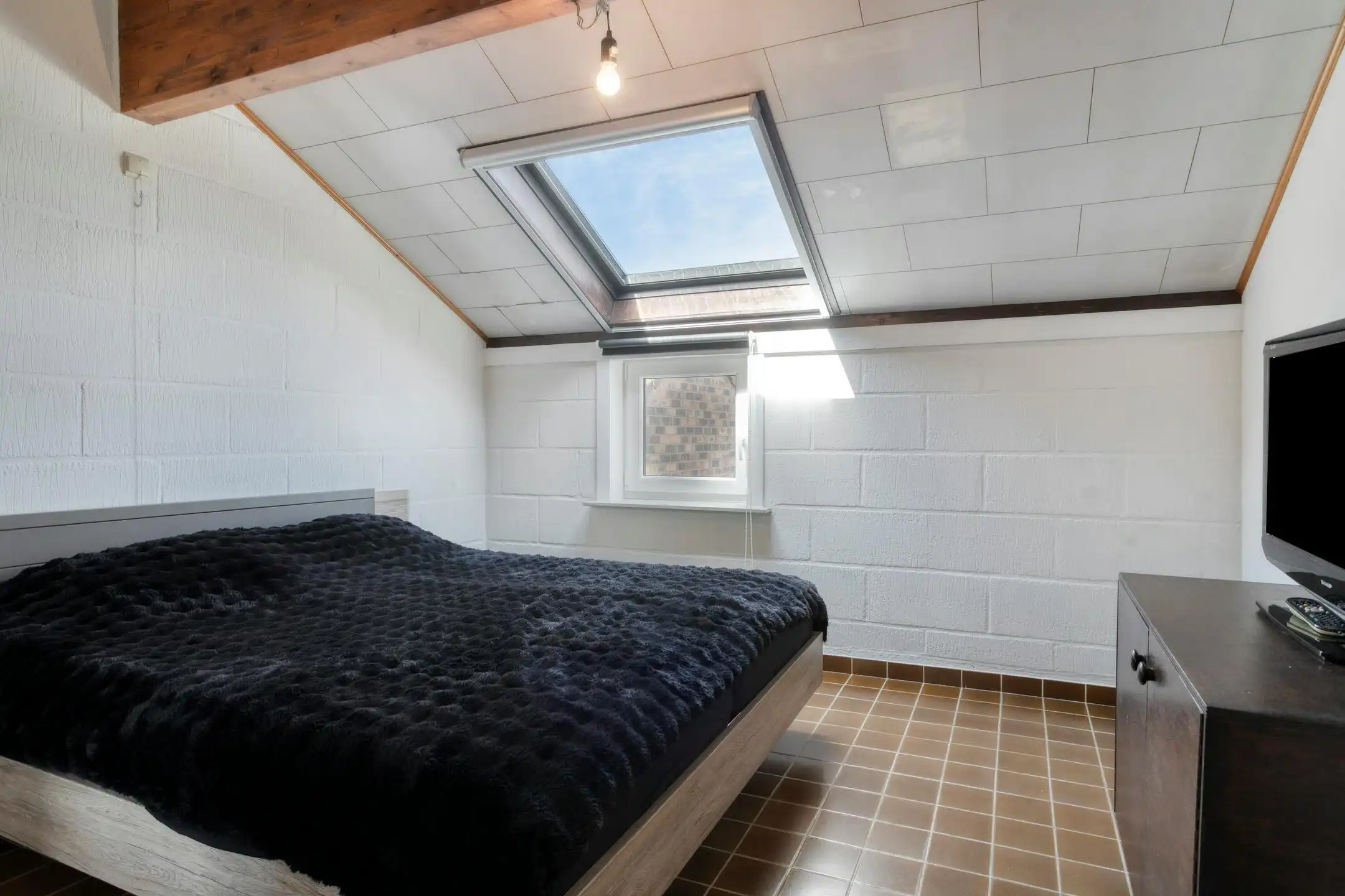Instapklare woning in rustige wijk te koop in Kortrijk! foto 8
