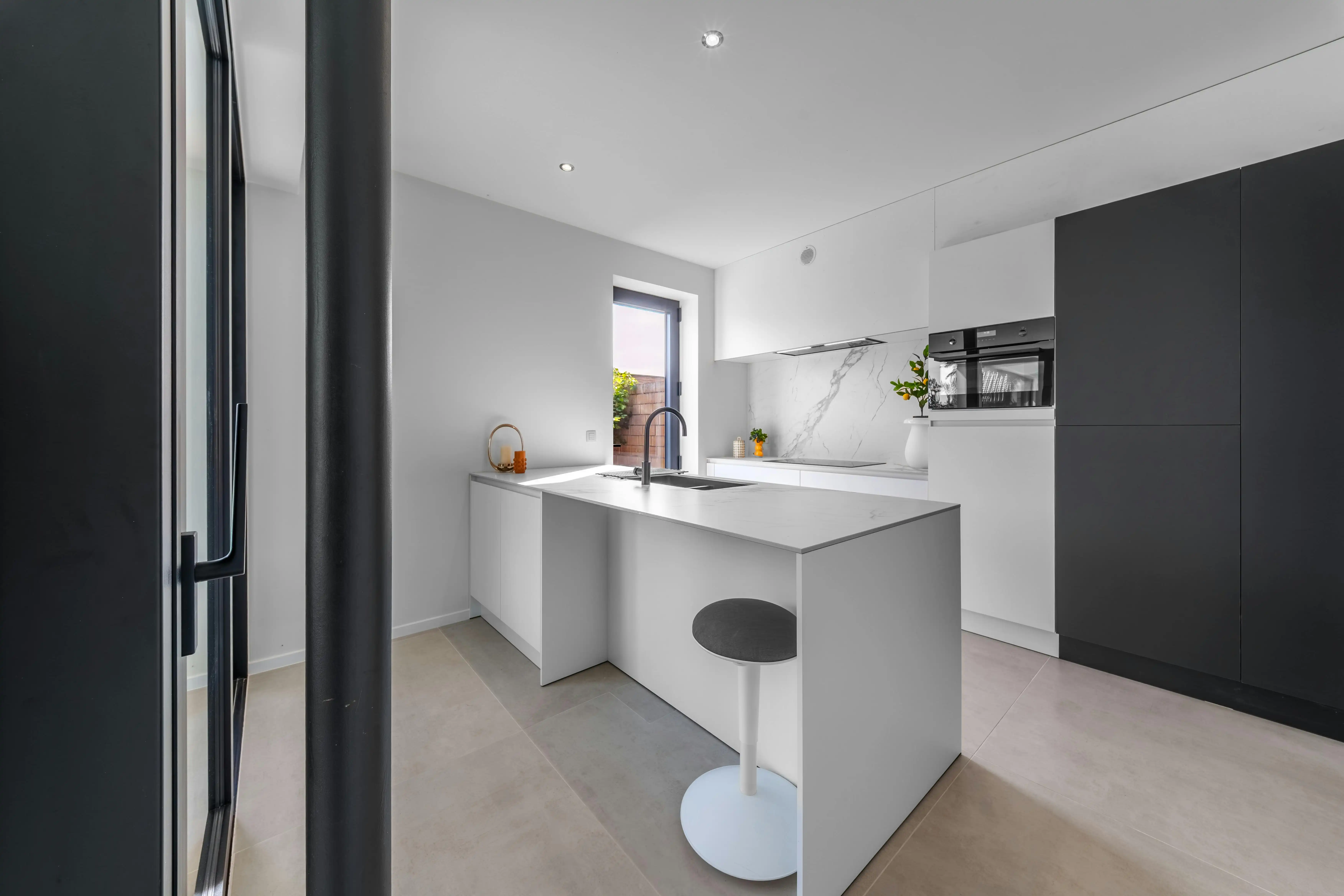 Exclusief huis te koop in Sint-Jan met zwembad foto 14