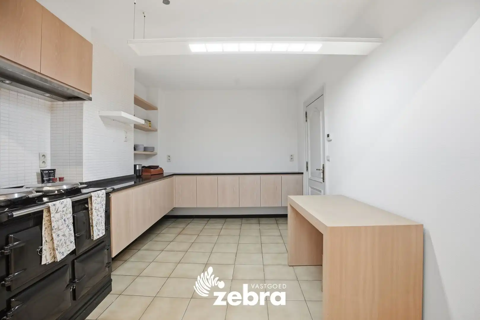 Stijlvolle, volledig gemeubelde karakterwoning in het centrum van Roeselare! foto 8