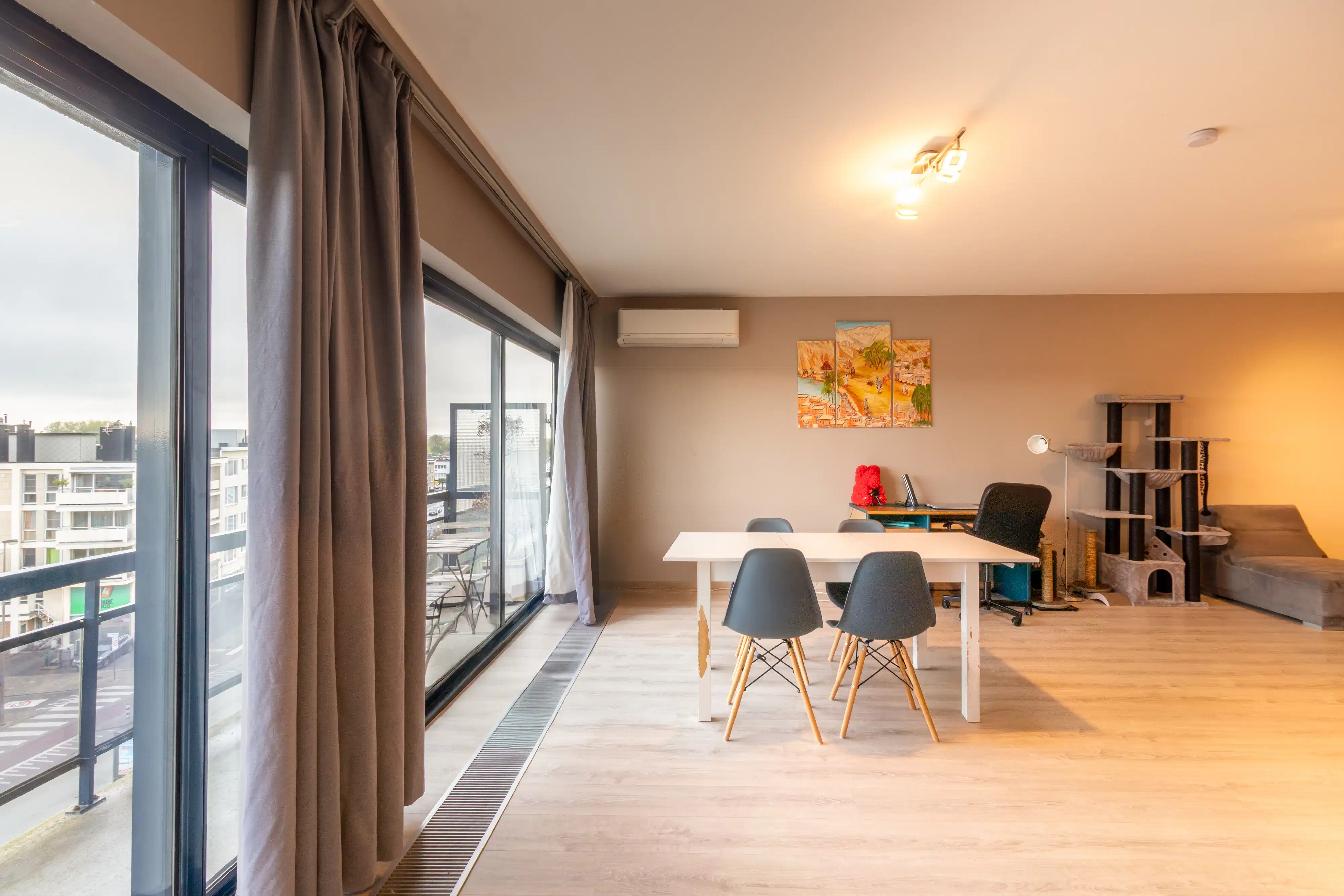 Instapklaar appartement met terras en airco in Merksem foto 4