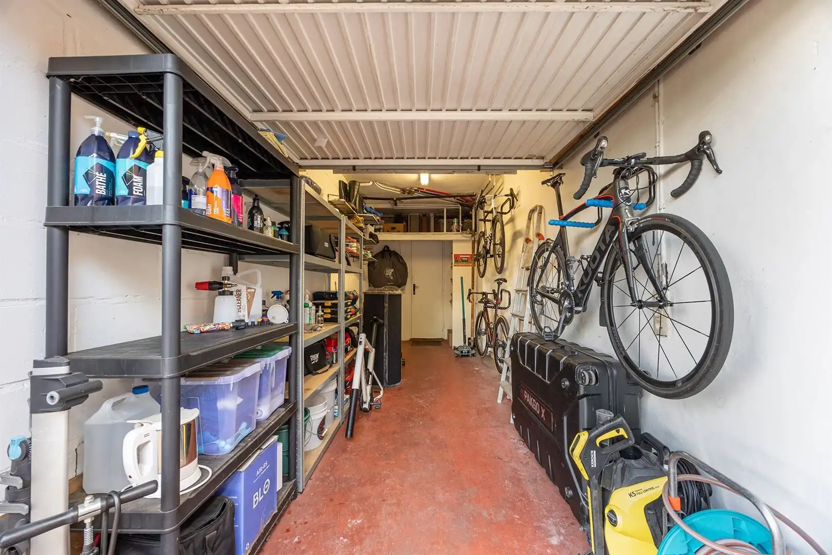Lichtrijk appartement met 2 slaapkamers, terras en garage foto 15