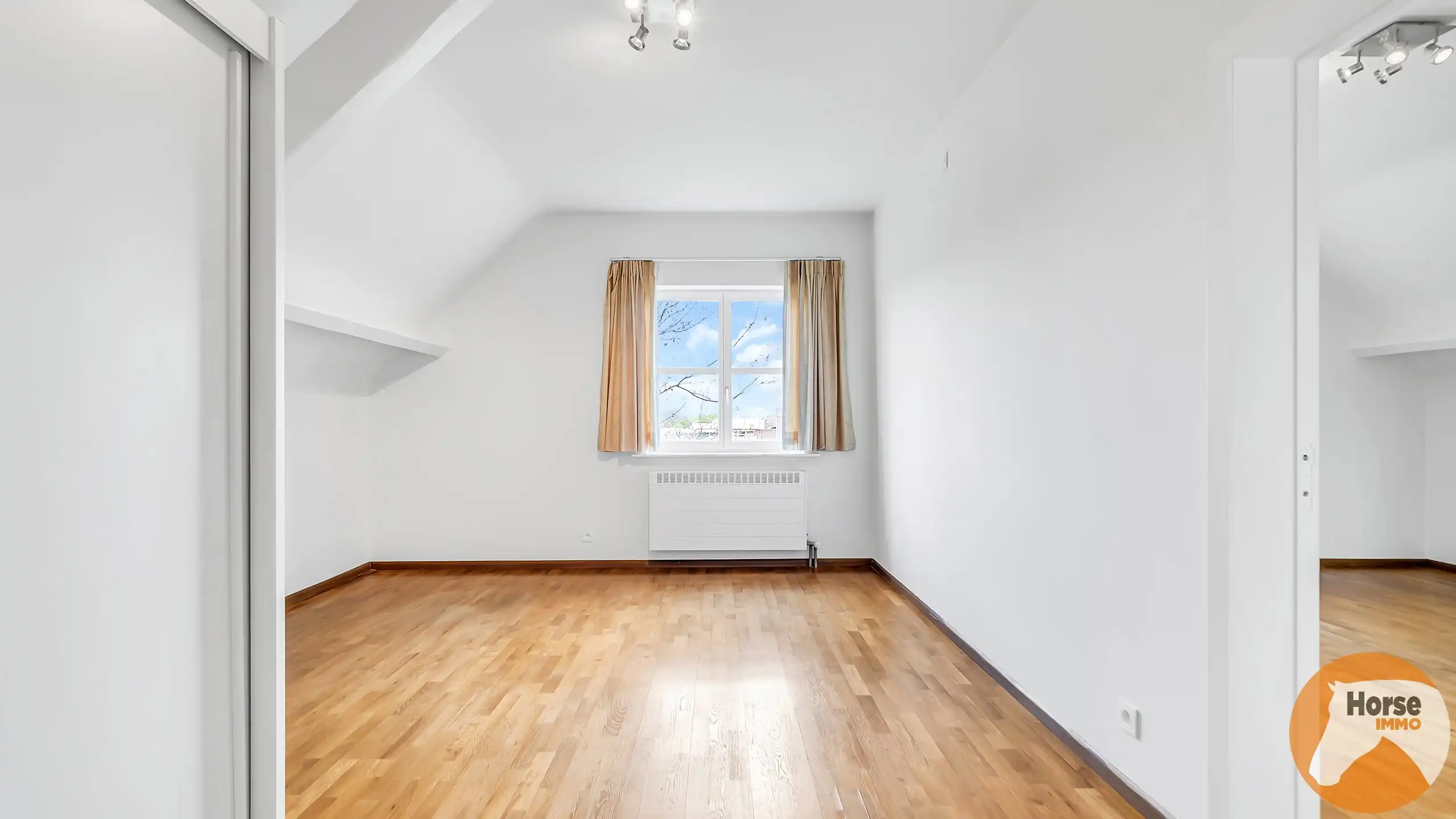 MEISE  – Landelijke woning met 3 loodsen op prachtig perceel foto 19