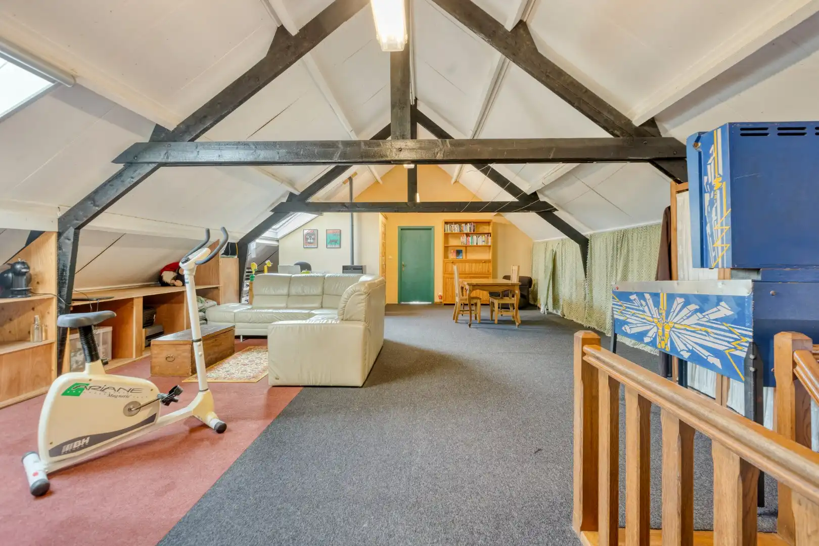 Ruime woning met 5 slpks gelegen op een rustige locatie met een vlotte verbinding naar de omliggende gemeenten !  foto 17