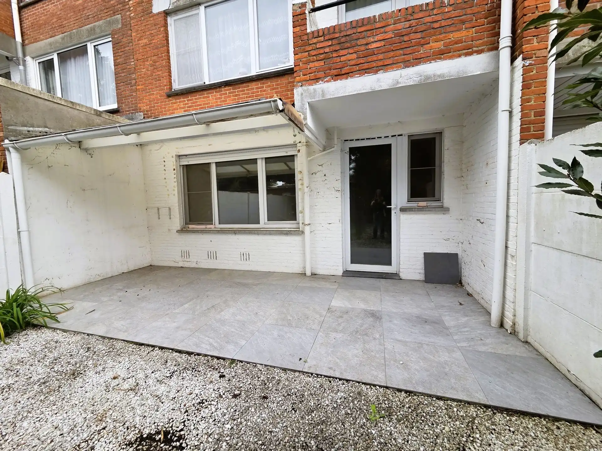 Instapklaar gelijkvloers appartement met zonnige tuin foto 11