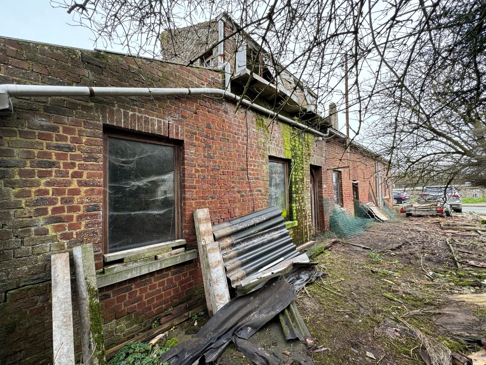 Volledig te renoveren woning met grote tuin foto 2