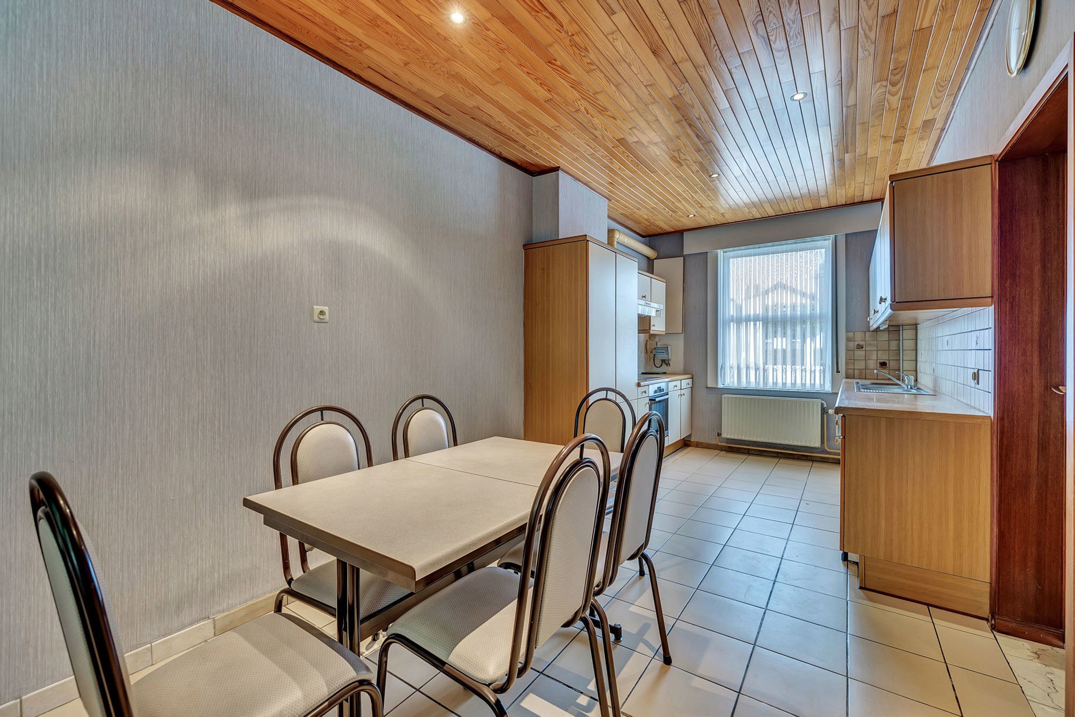 Verder te renoveren woning met garage en tuin te Okegem foto 7