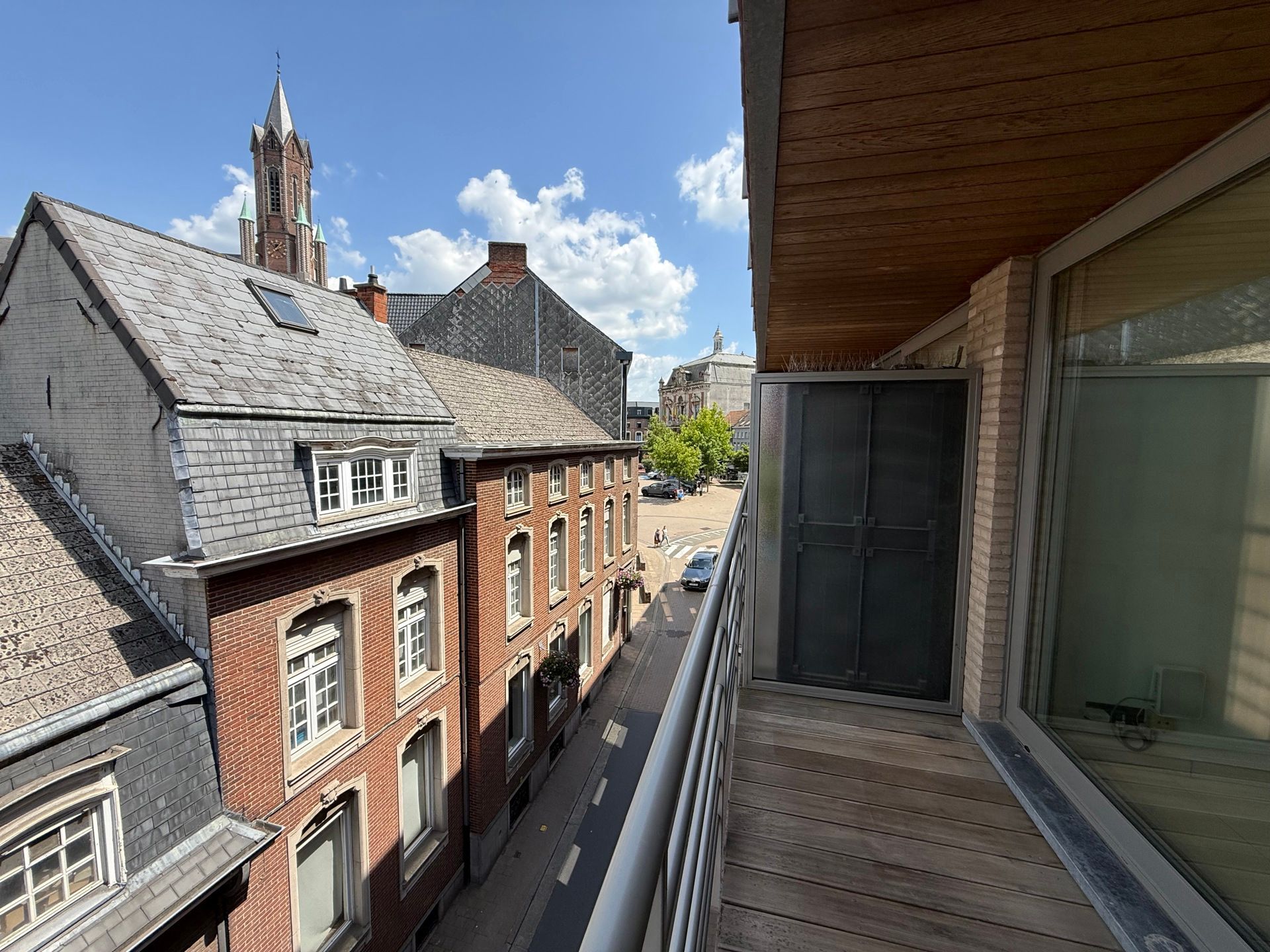 WETTEREN - Hernieuwd appartement in het centrum. foto {{pictureIndex}}