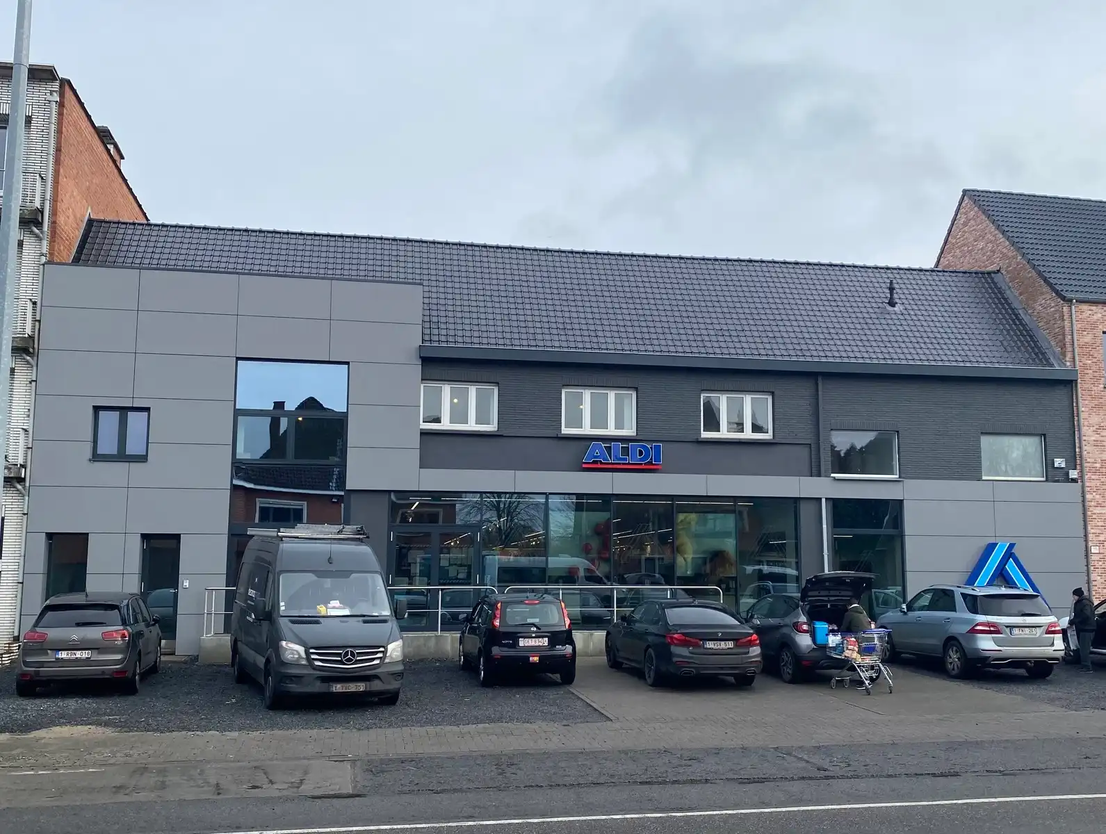 Instapklaar kantoor 100 m² te huur in Asse foto {{pictureIndex}}