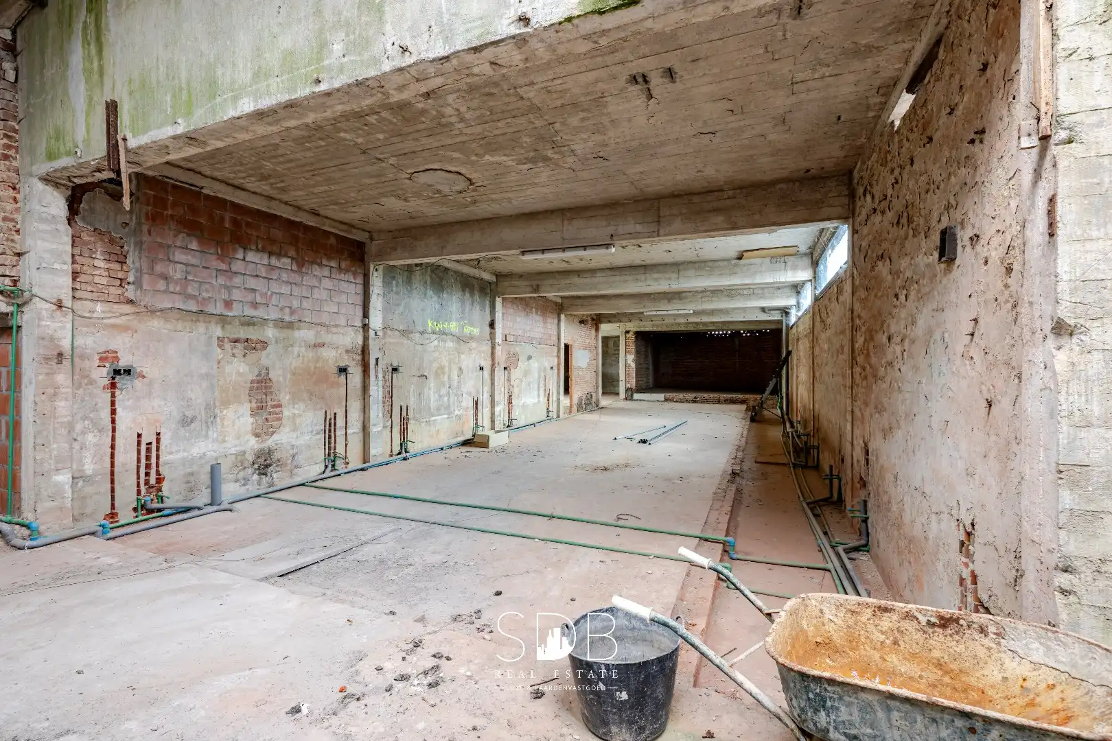 Landelijke villa met ruime bedrijfsgebouwen en opslagmogelijkheden op 23.740m² foto 42
