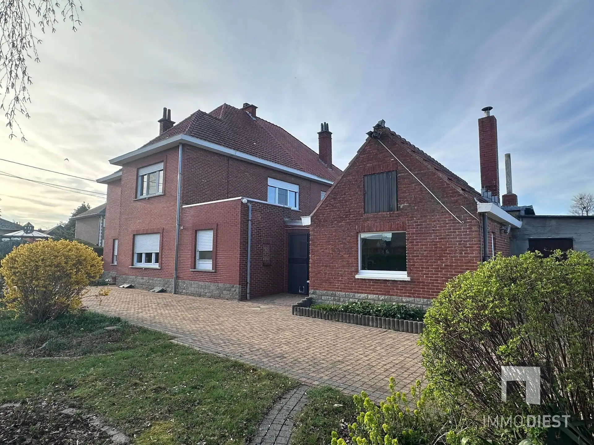 Stevige woning met 3 slpks en tuin + bouwgrond foto 33