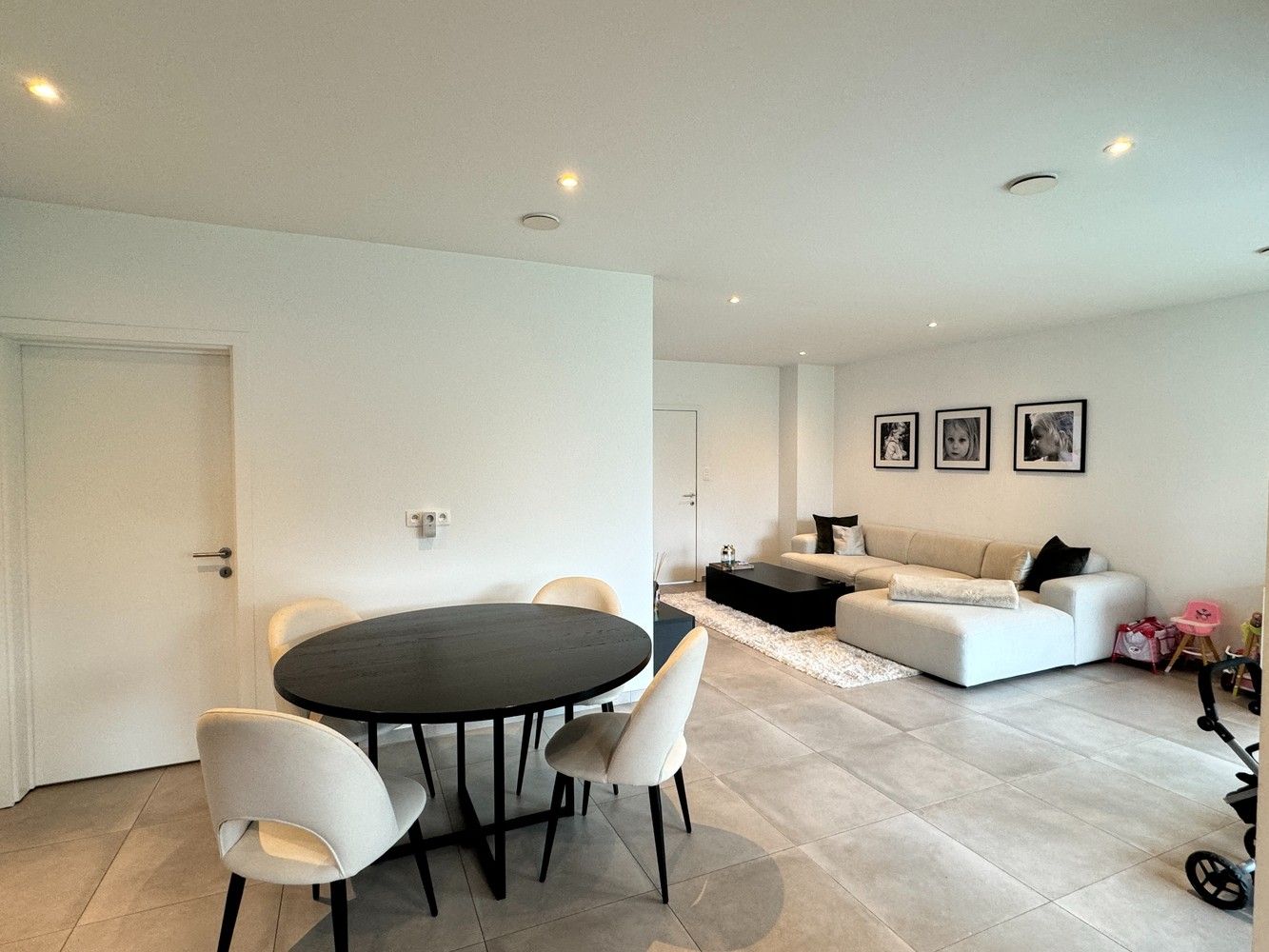 Moderne woning met garage en dubbele toegang in hartje Lanaken foto 5