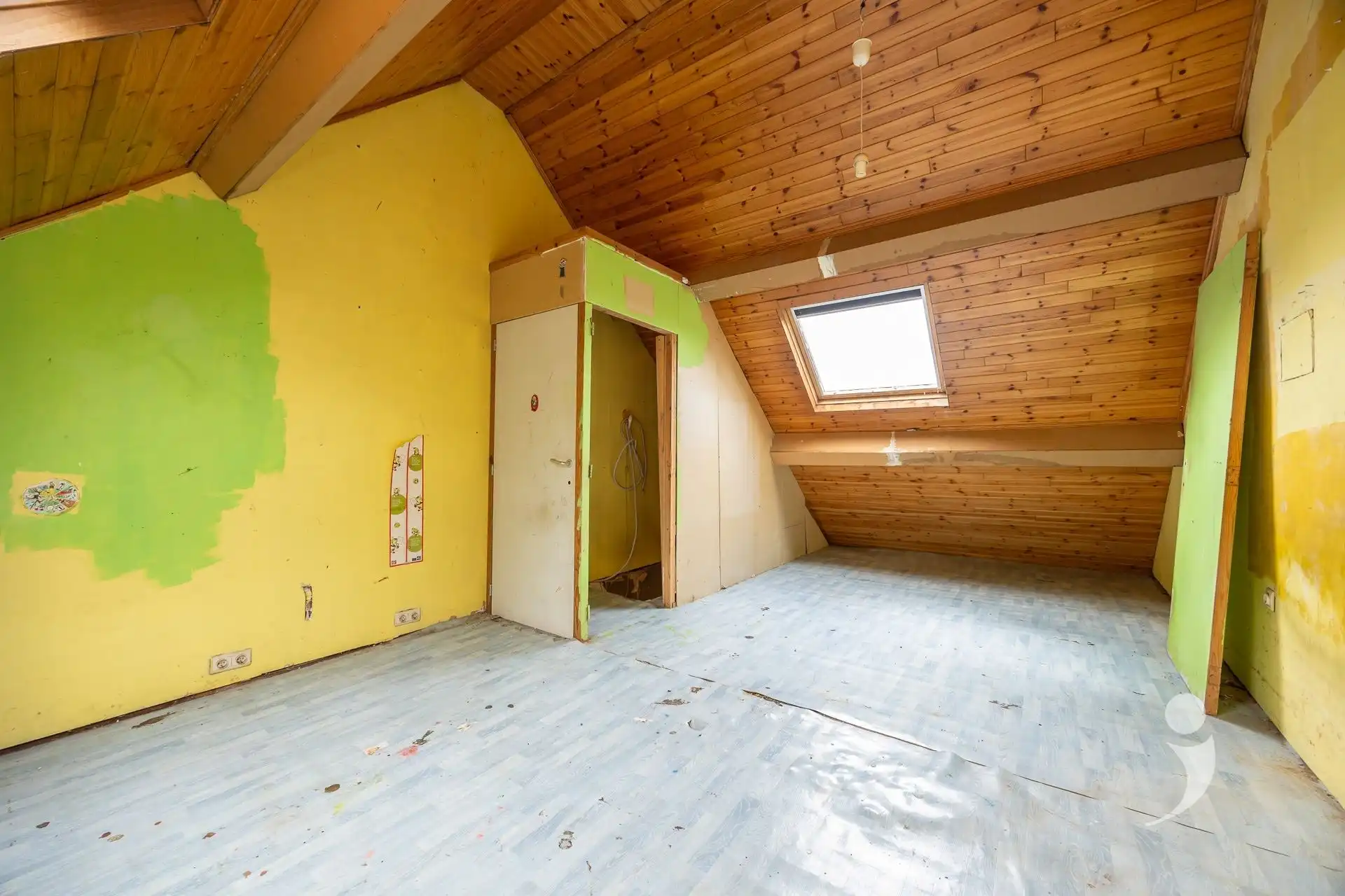 Te renoveren eengezinswoning met grote tuin foto 13