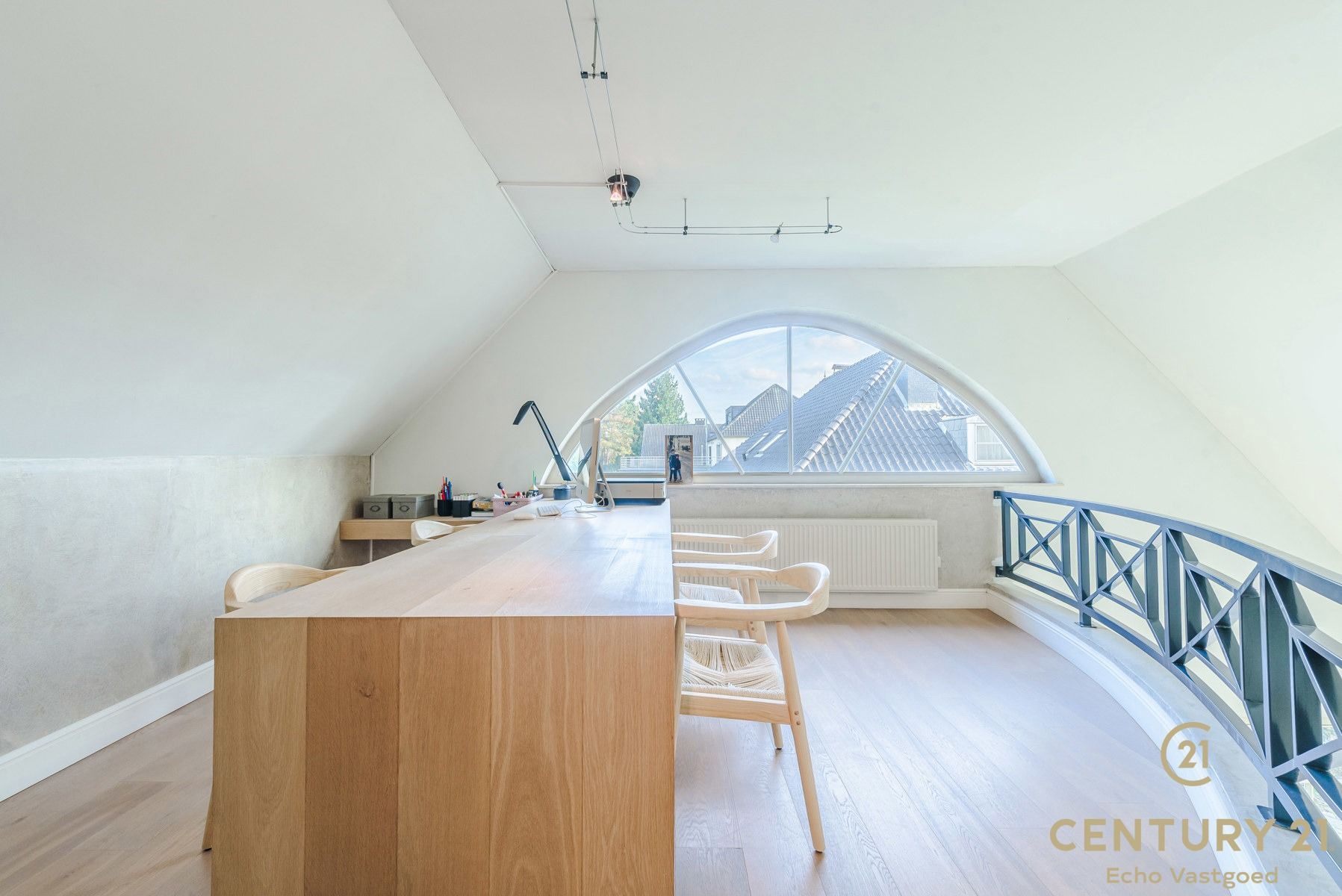 Praktisch gelegen, perfect onderhouden villa met zwembad foto 24