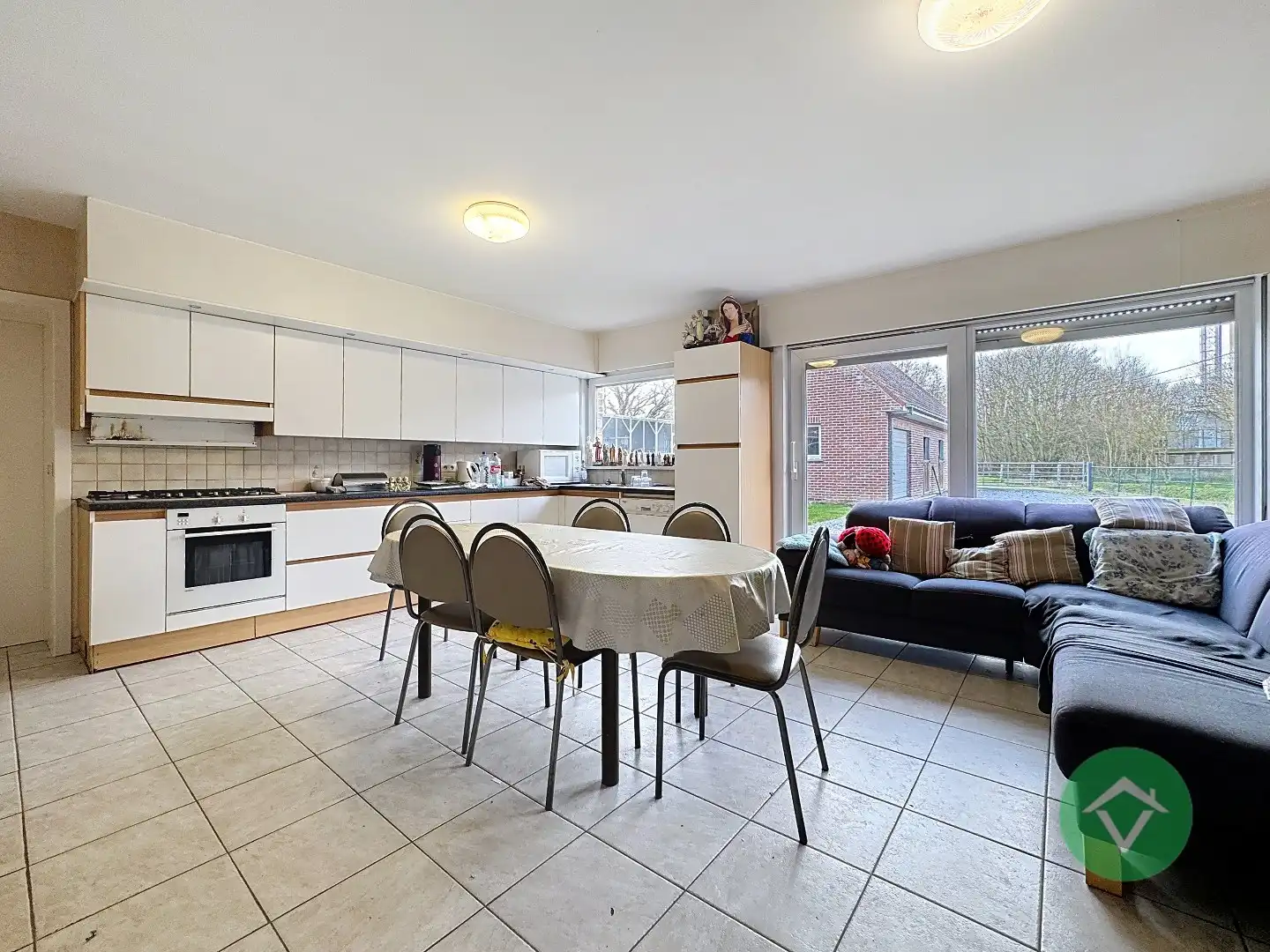 Alleenstaande woning met naastliggend stuk bouwgrond en weide te Eernegem foto 18