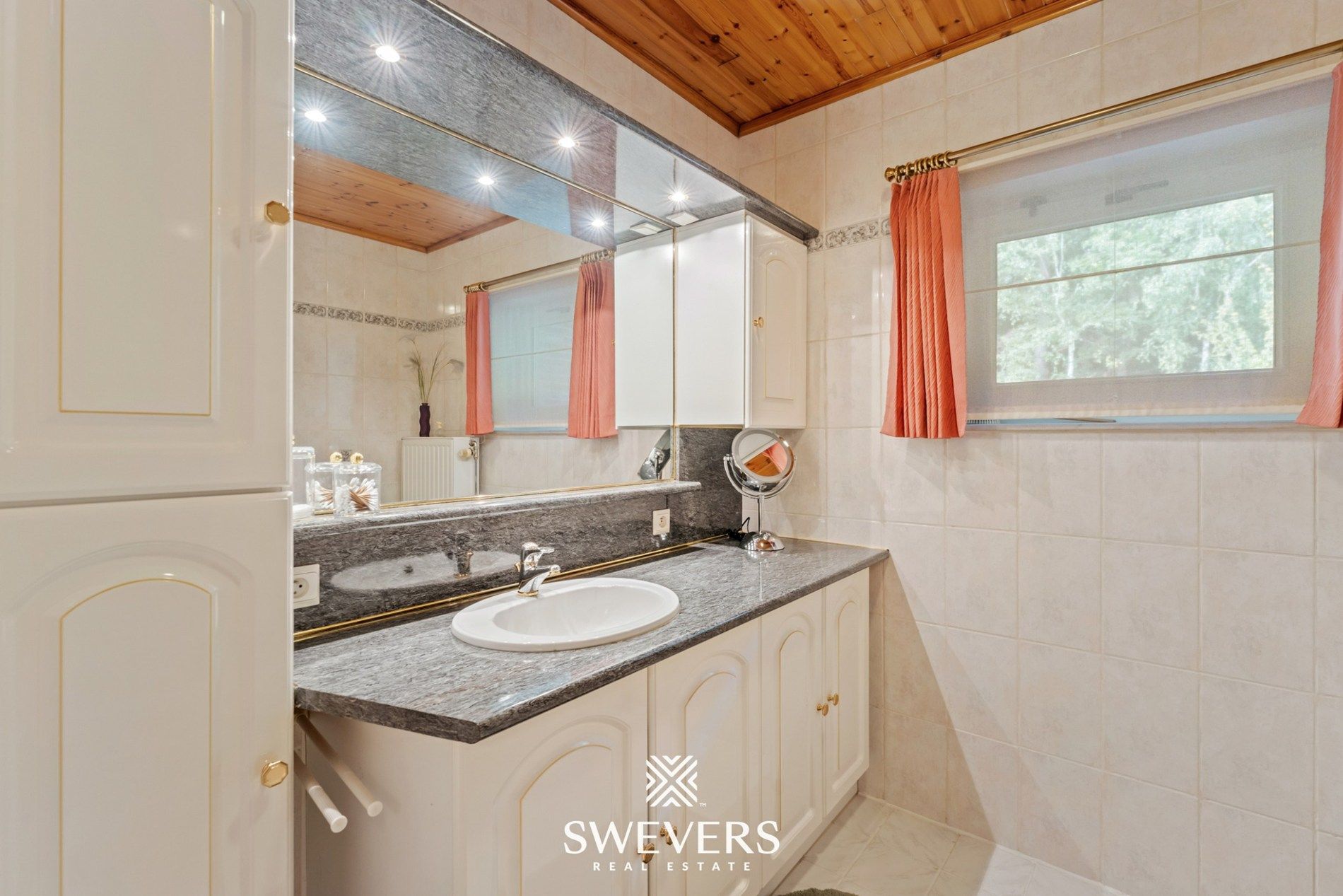 Verzorgde woning met 3 slaapkamers en rustig gelegen op zonnig perceel van 42a foto 22