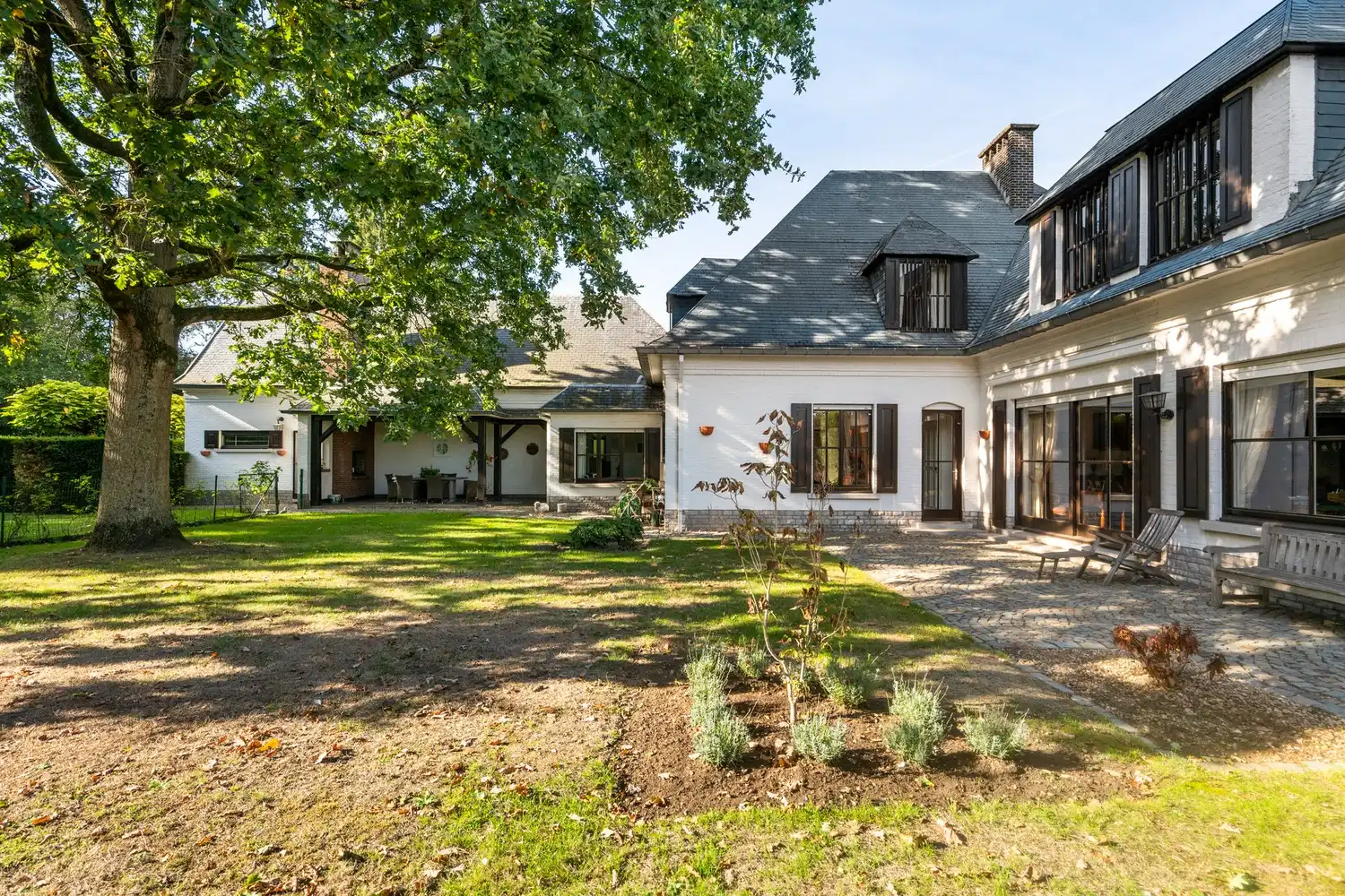 Ruime villa met 5 slpkrs, zwembad en handelsruimte op perceel van 3383m² te Berlaar foto 14