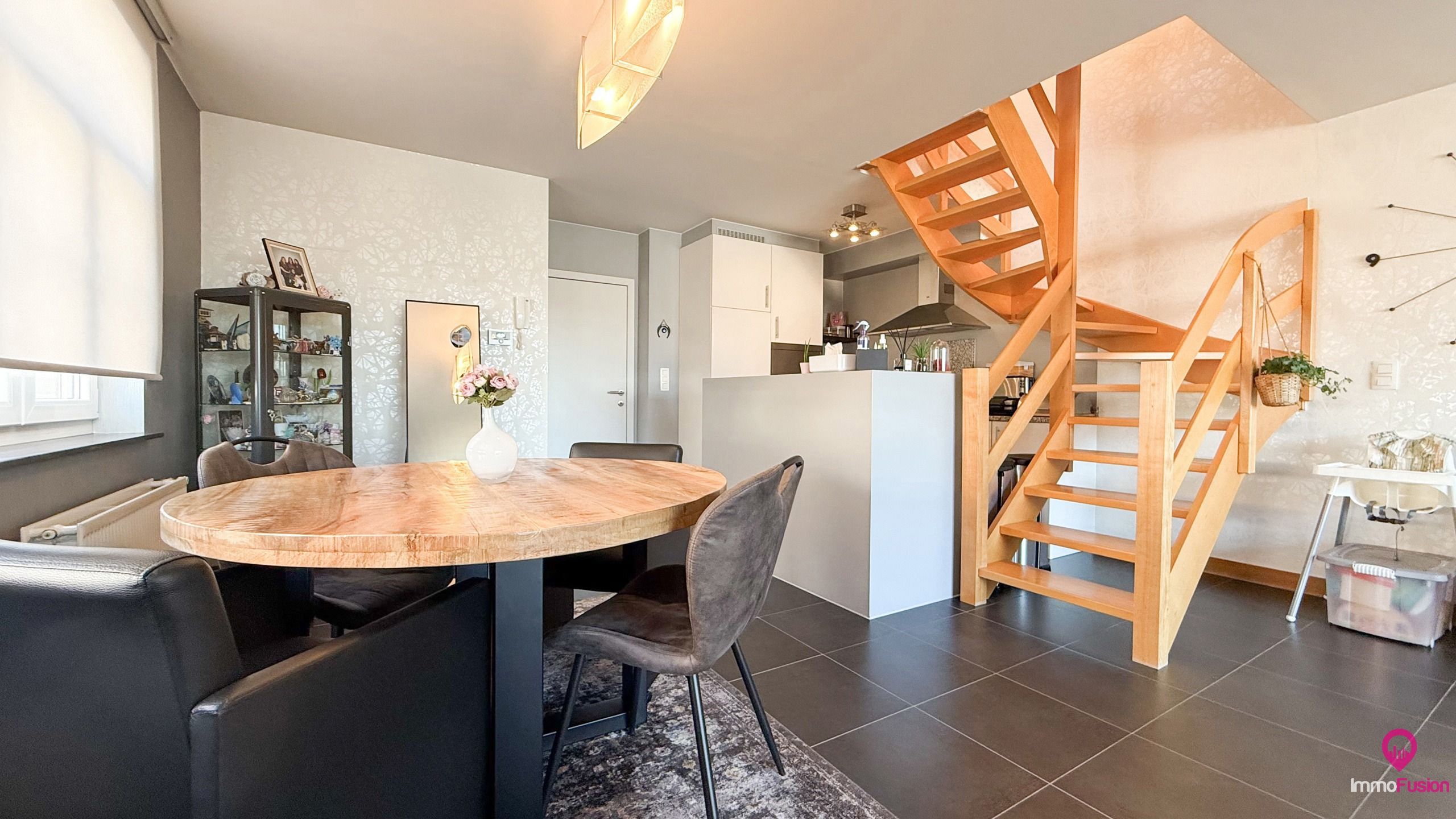 Instapklaar duplex appartement met 3 slaapkamers en terras! foto 7