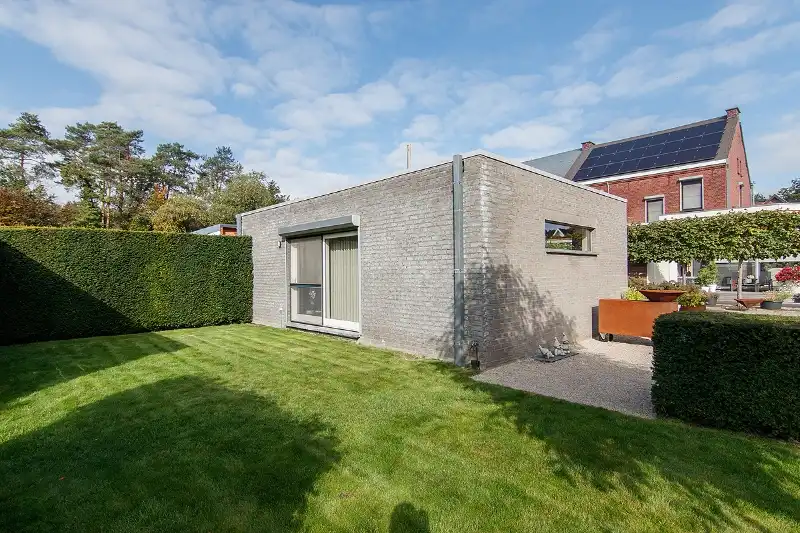 Knap afgewerkte, energiezuinige en ruime woning met vier slaapkamers, guesthouse/praktijkruimte op een centrale (maar toch bosrijke!) locatie te As foto 47