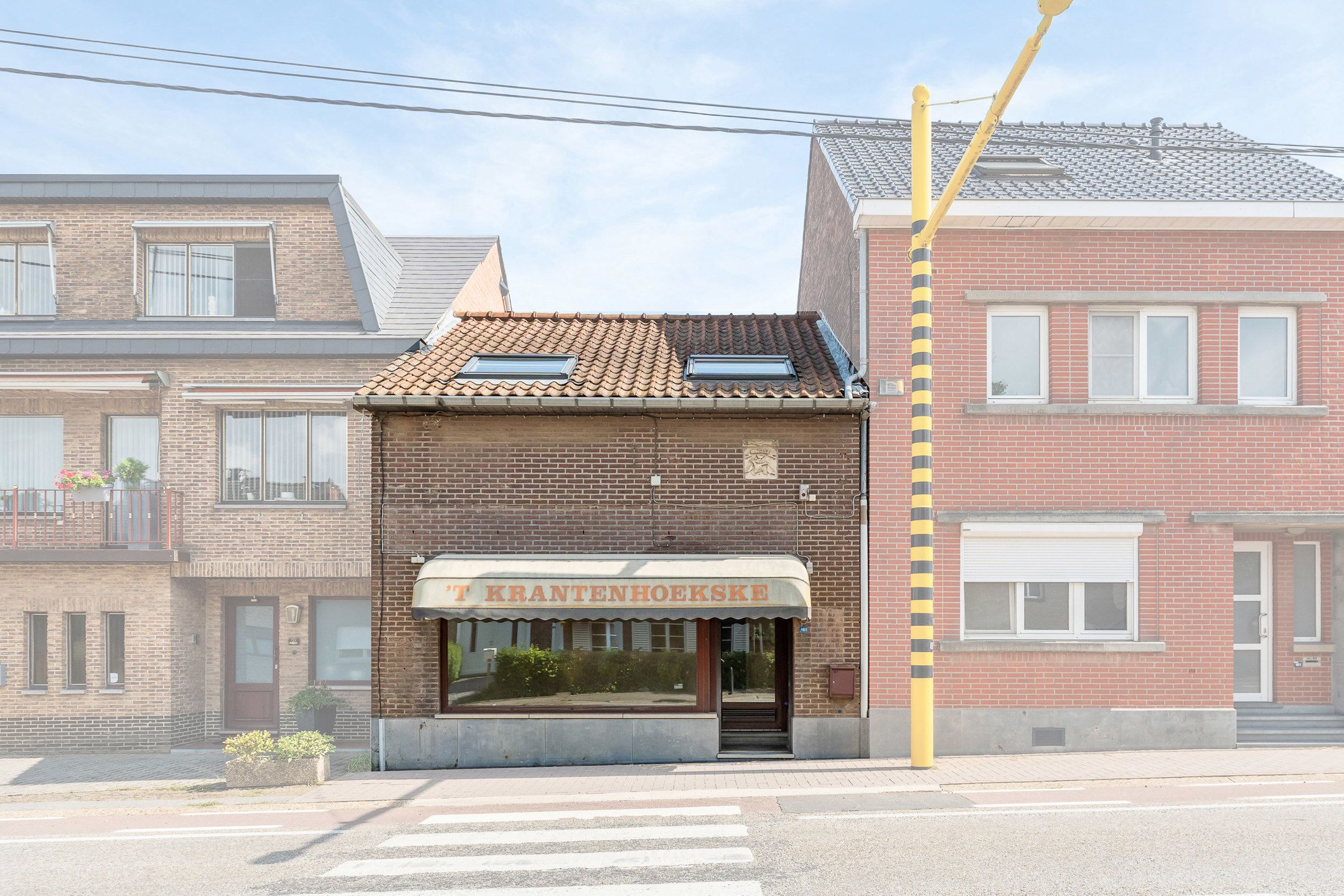 Handelspand met woonst foto {{pictureIndex}}