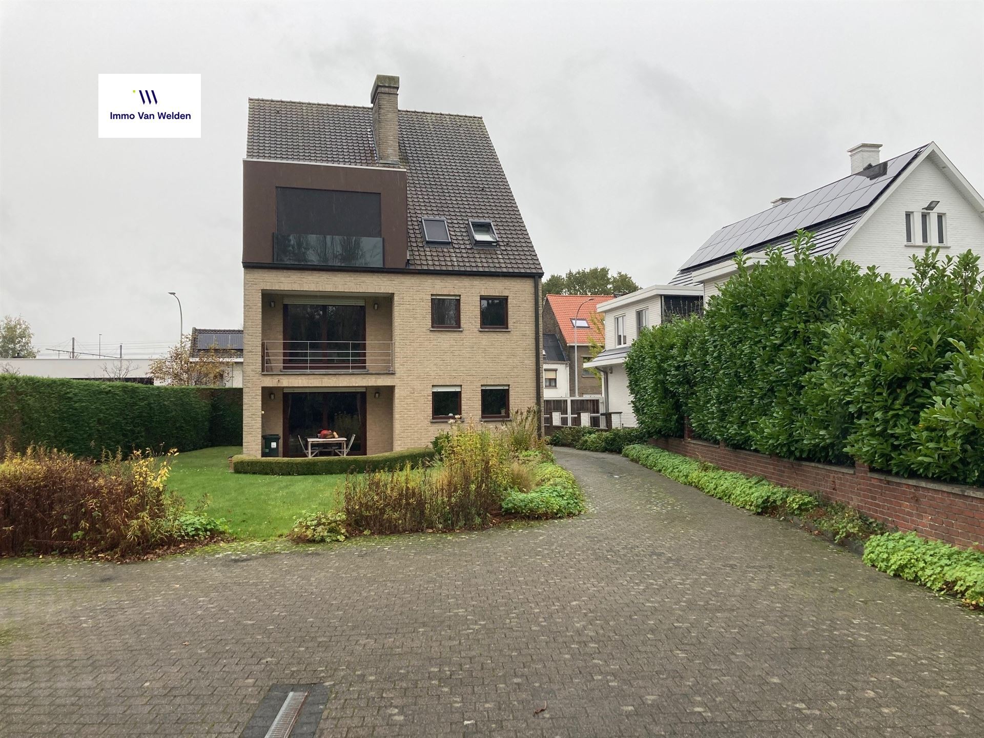 Prachtige appartement op eerste verdieping (lift voorzien) te Oudenaarde foto {{pictureIndex}}