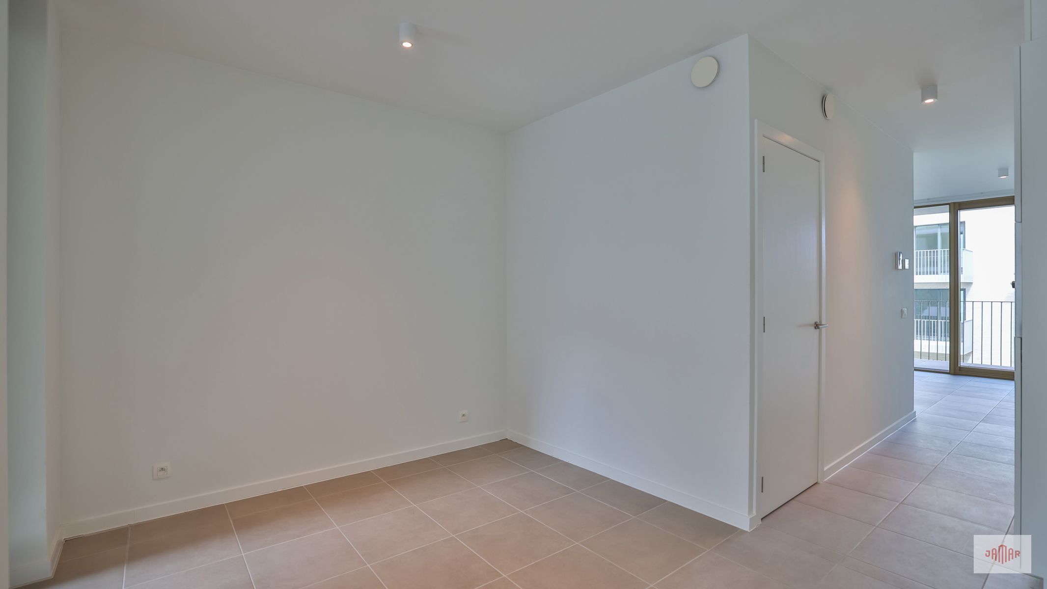 Doorzonstudio in Funky-Left met voorzieningen! foto 3