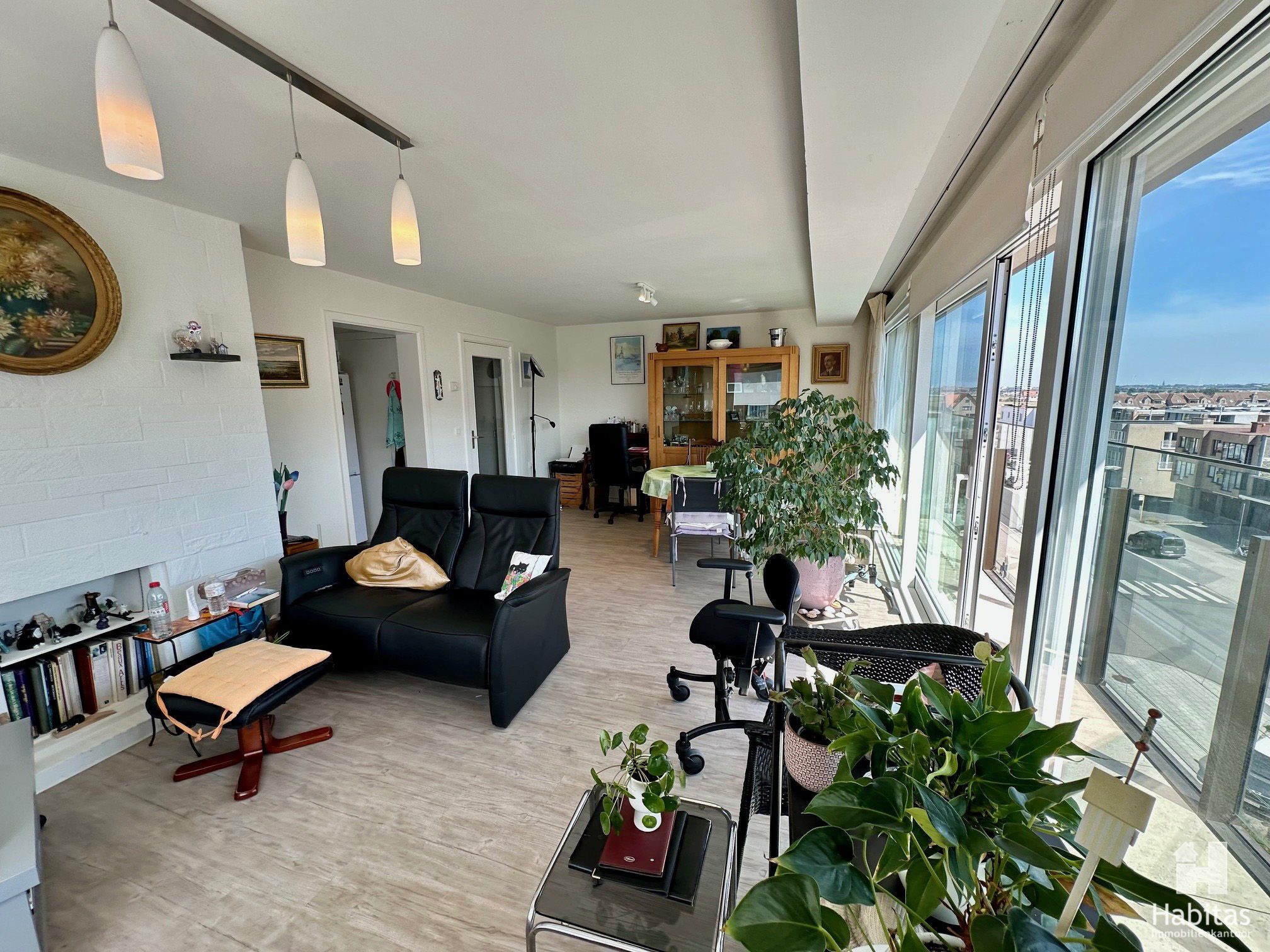 Zeer ruim en zonnig hoekappartement met open zicht. foto 5