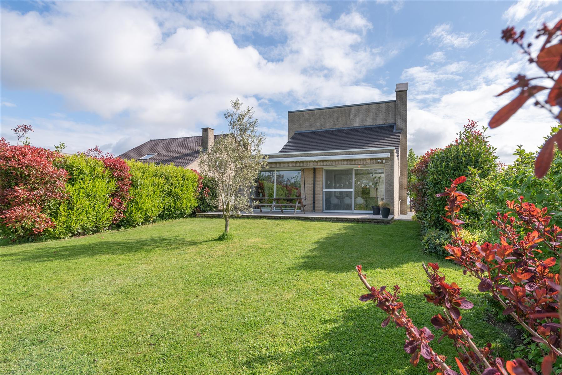 Lichtrijke woning met zuidelijk georiënteerde tuin foto 16