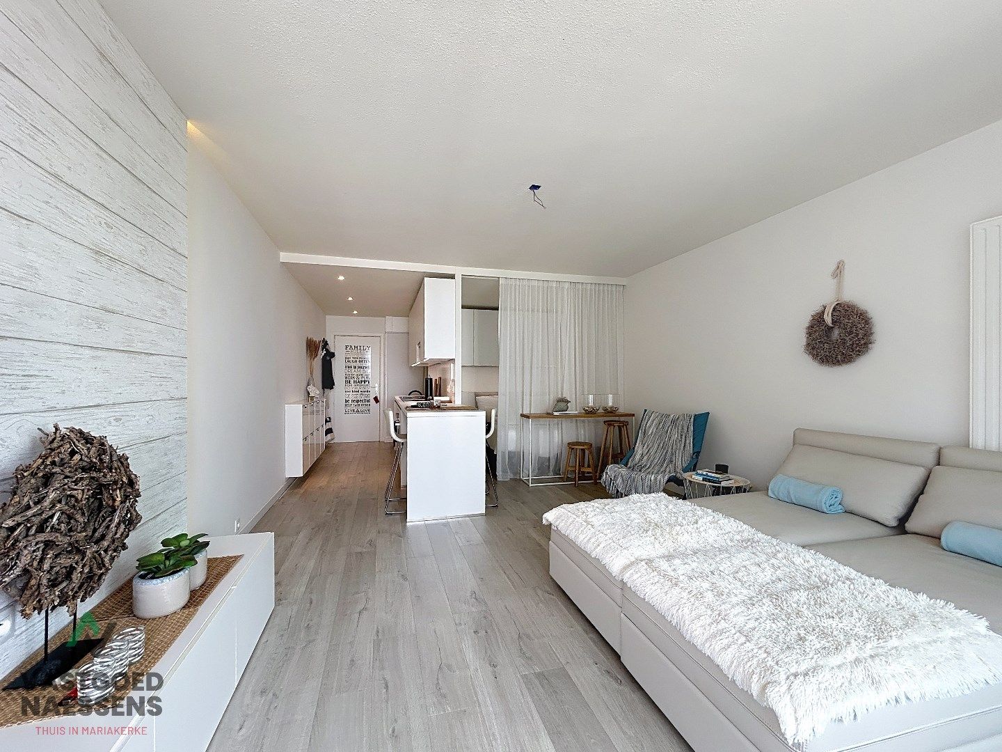 GERENOVEERDE STUDIO MET SLAAPHOEK - TERRAS - ZICHT OP ZEE foto 7