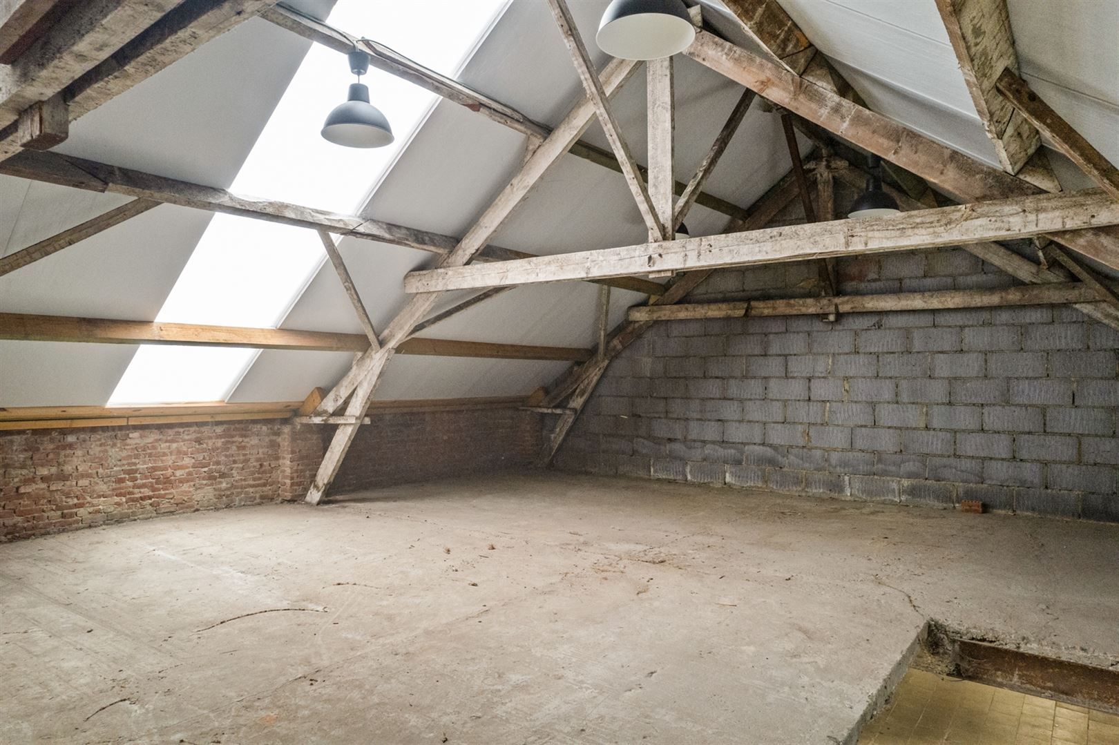 Magazijn ca. 275m2 gelegen achter appartementsgebouw met verdieping foto 11