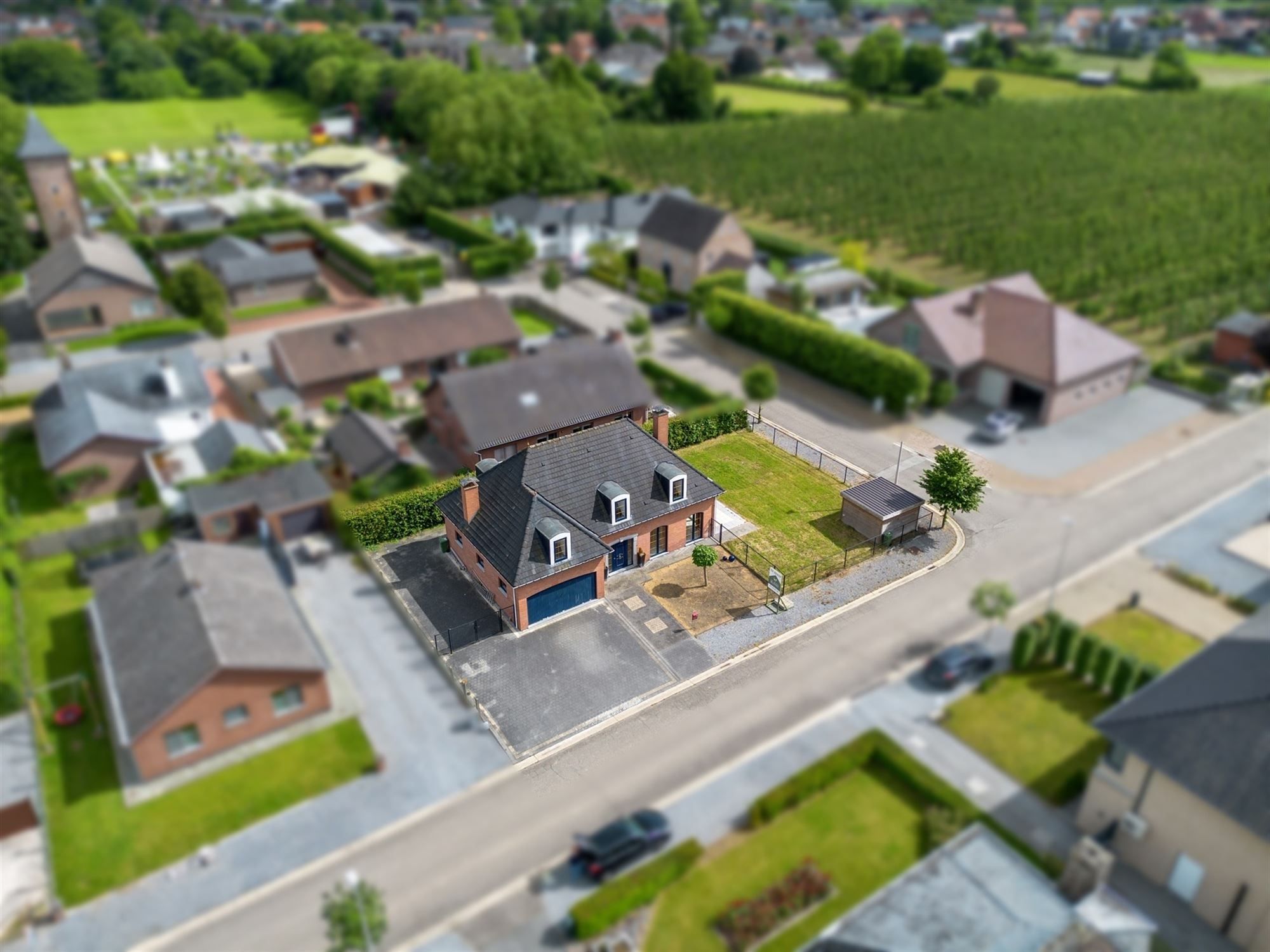 RUIME GEZINSWONING MET VEEL POTENTIEEL EN 4SLKS IN HET GEZELLIGE ORDINGEN   foto 3